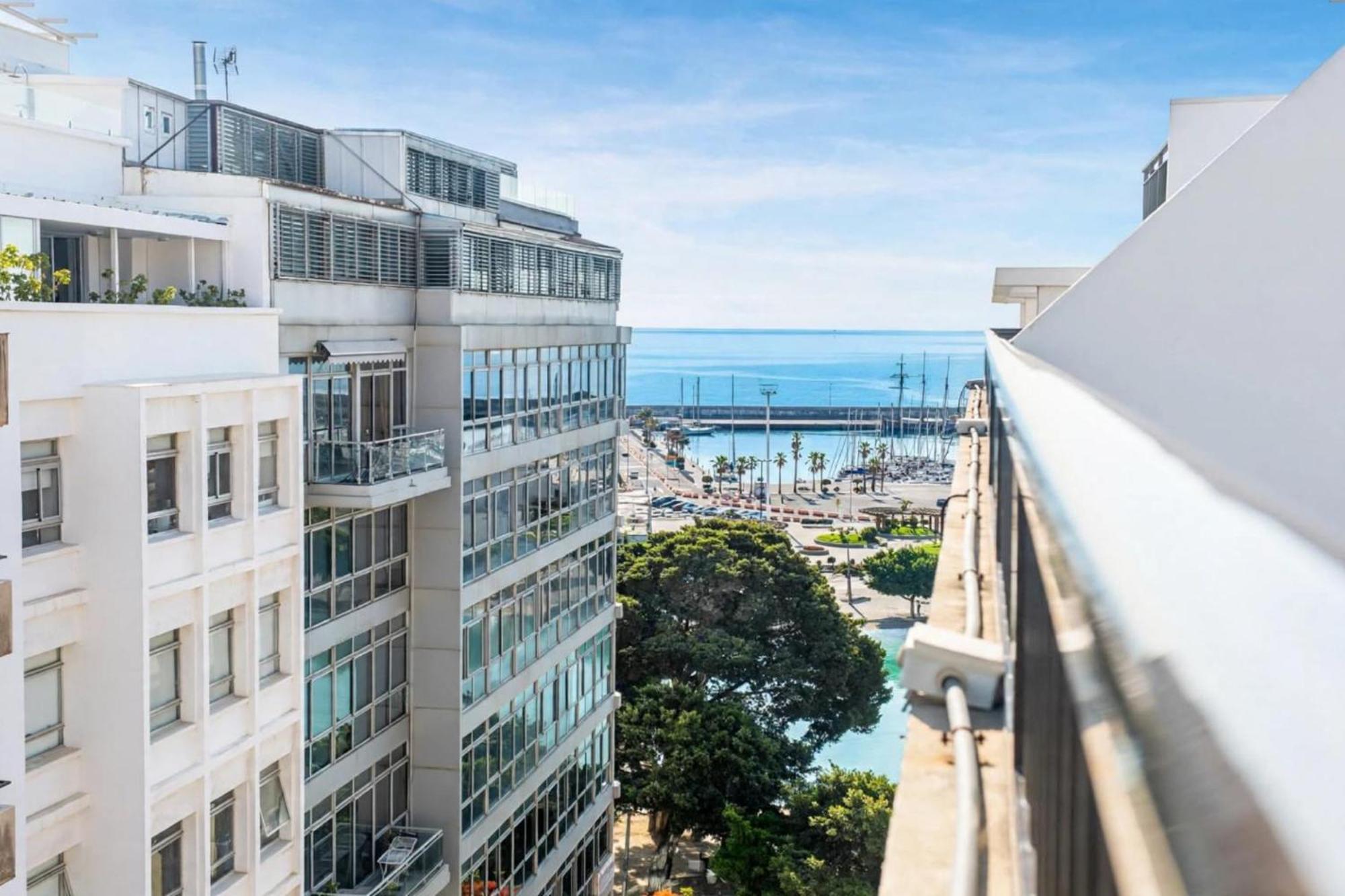 Exterior Double or Twin Room City View