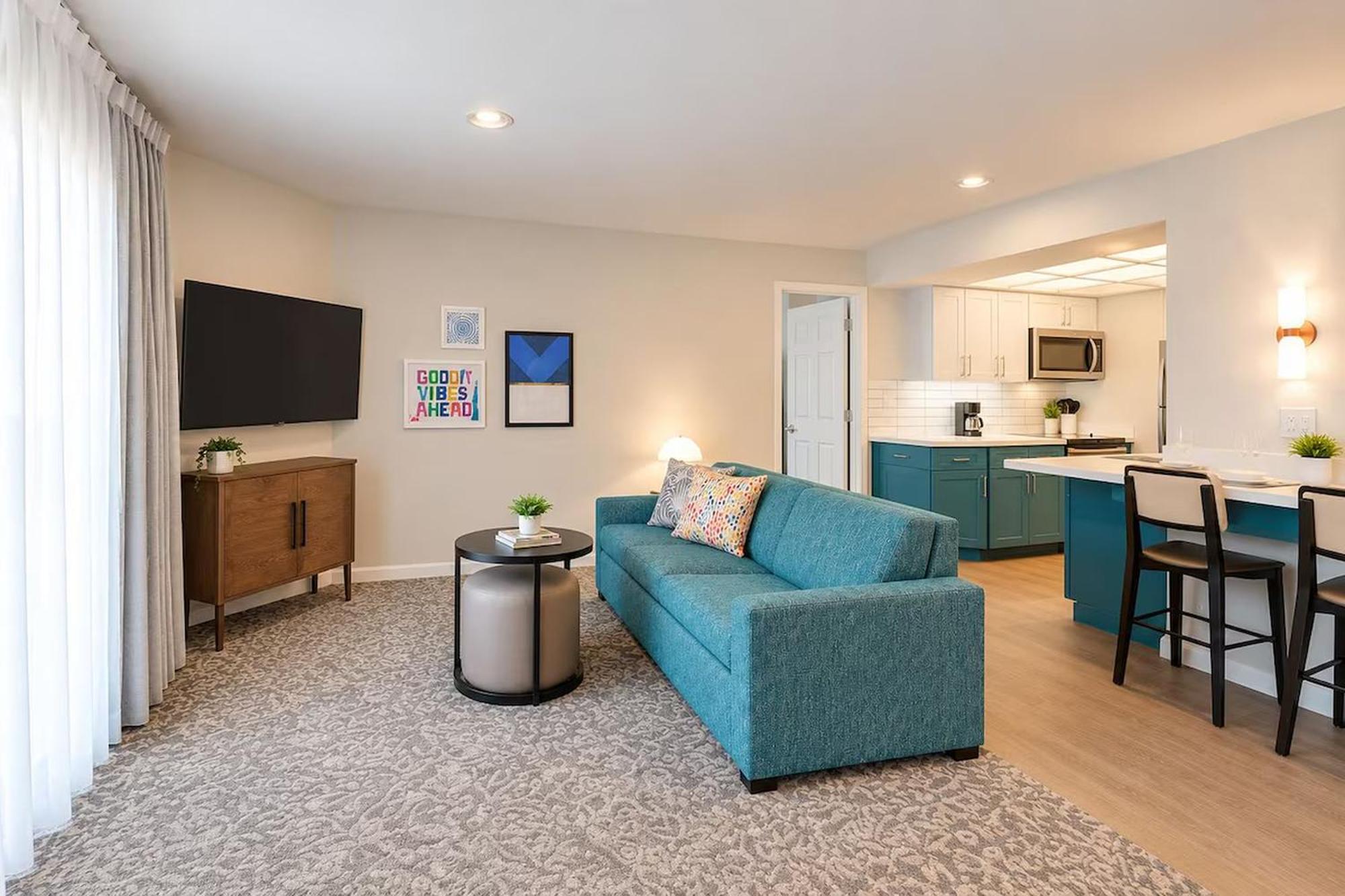 One-Bedroom Queen Suite