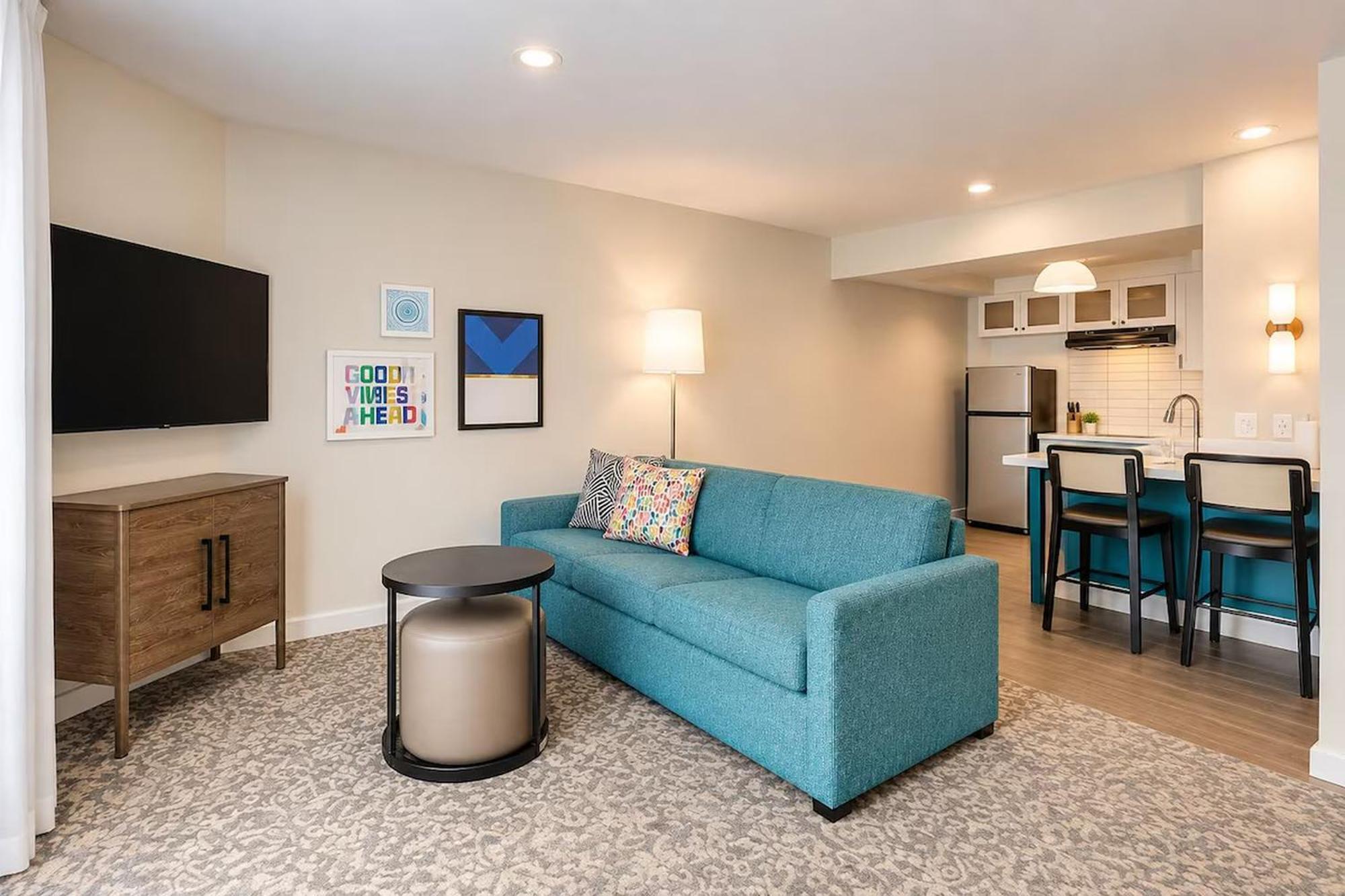 One-Bedroom Queen Suite Bathtub Mobility Accessible