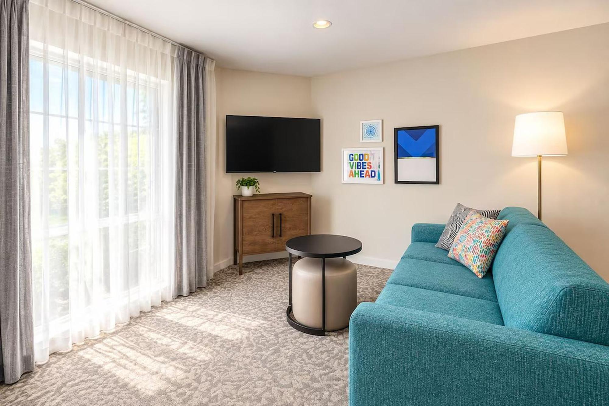 One-Bedroom Queen Suite Bathtub Mobility Accessible