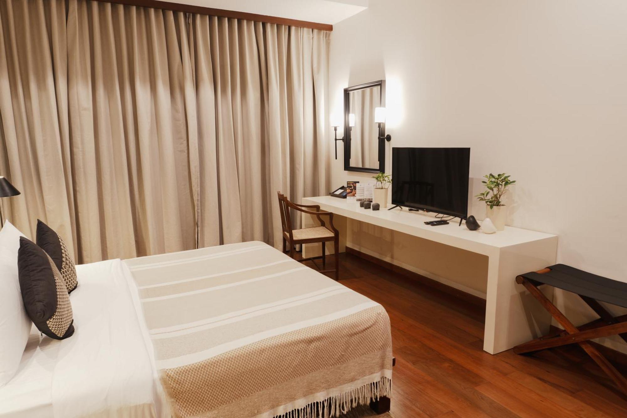 Executive Suite Sea View on Food Beverages