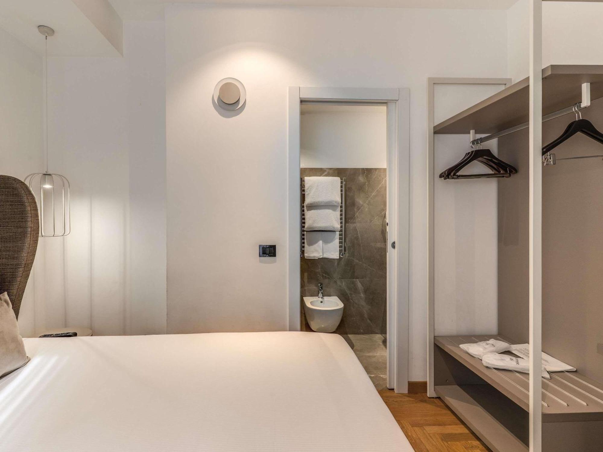 Standard Room One Double Bed or Two Single Bed Internal view