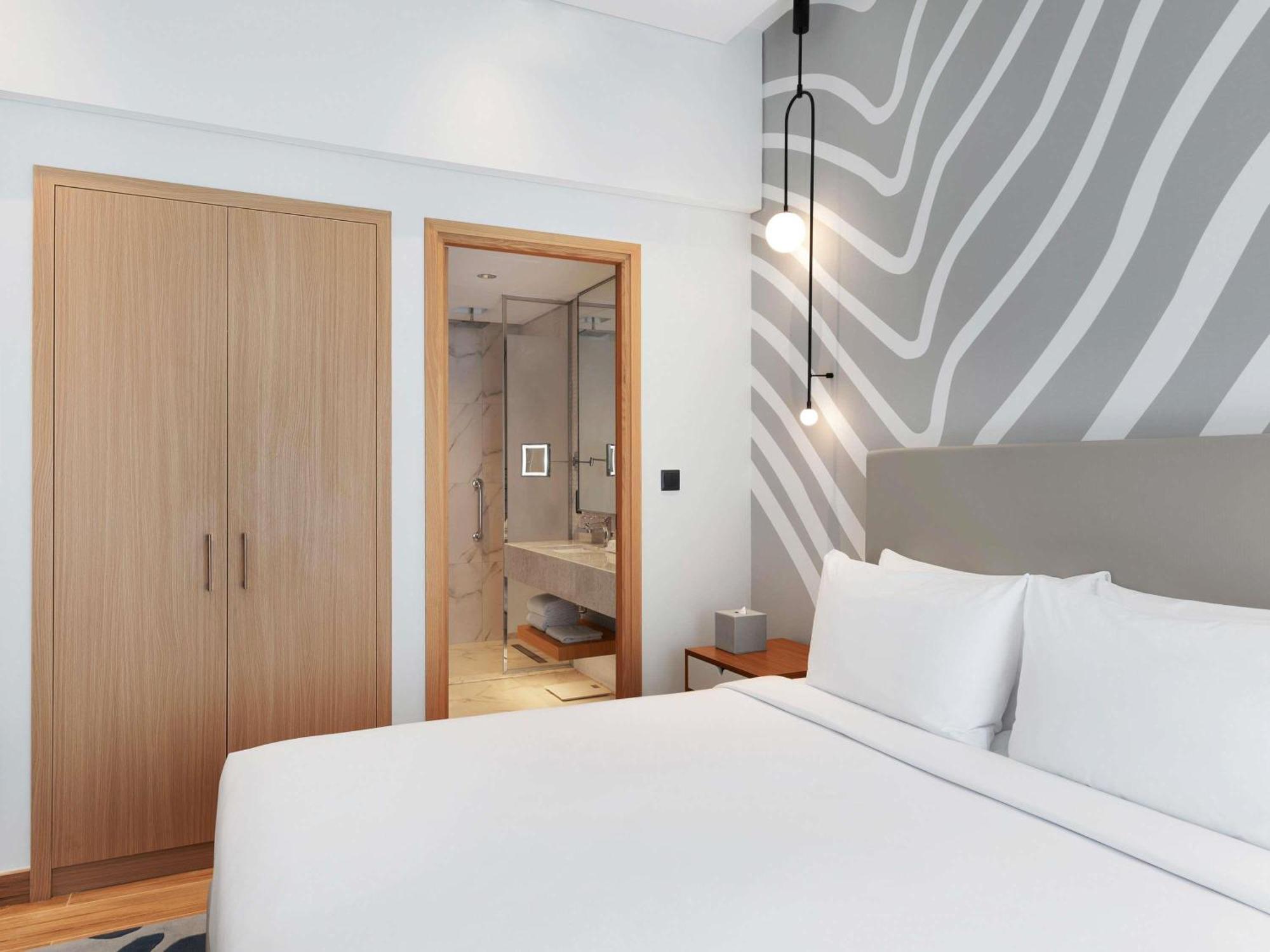 One Bedroom Apartment Private Beach Access