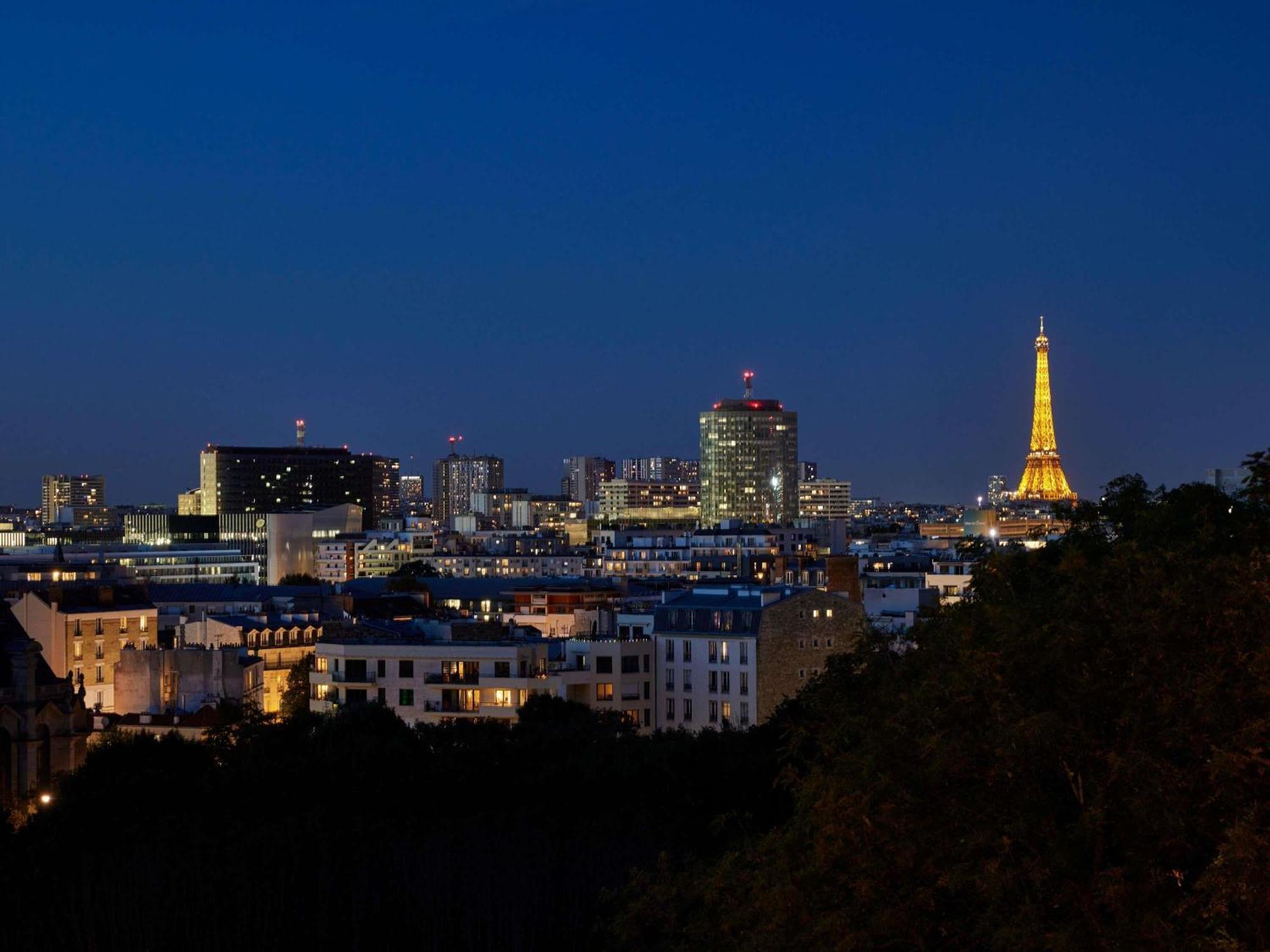 Deluxe King Room Balcony Eiffel Tower View
