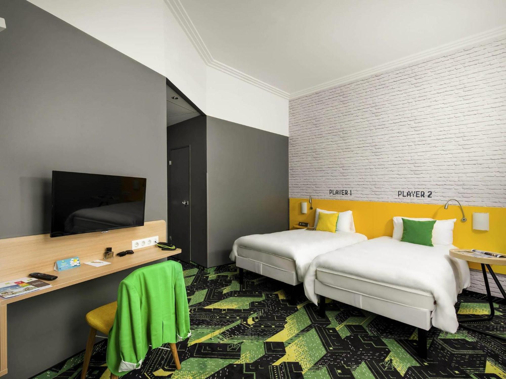 Design Room 2 Single Beds