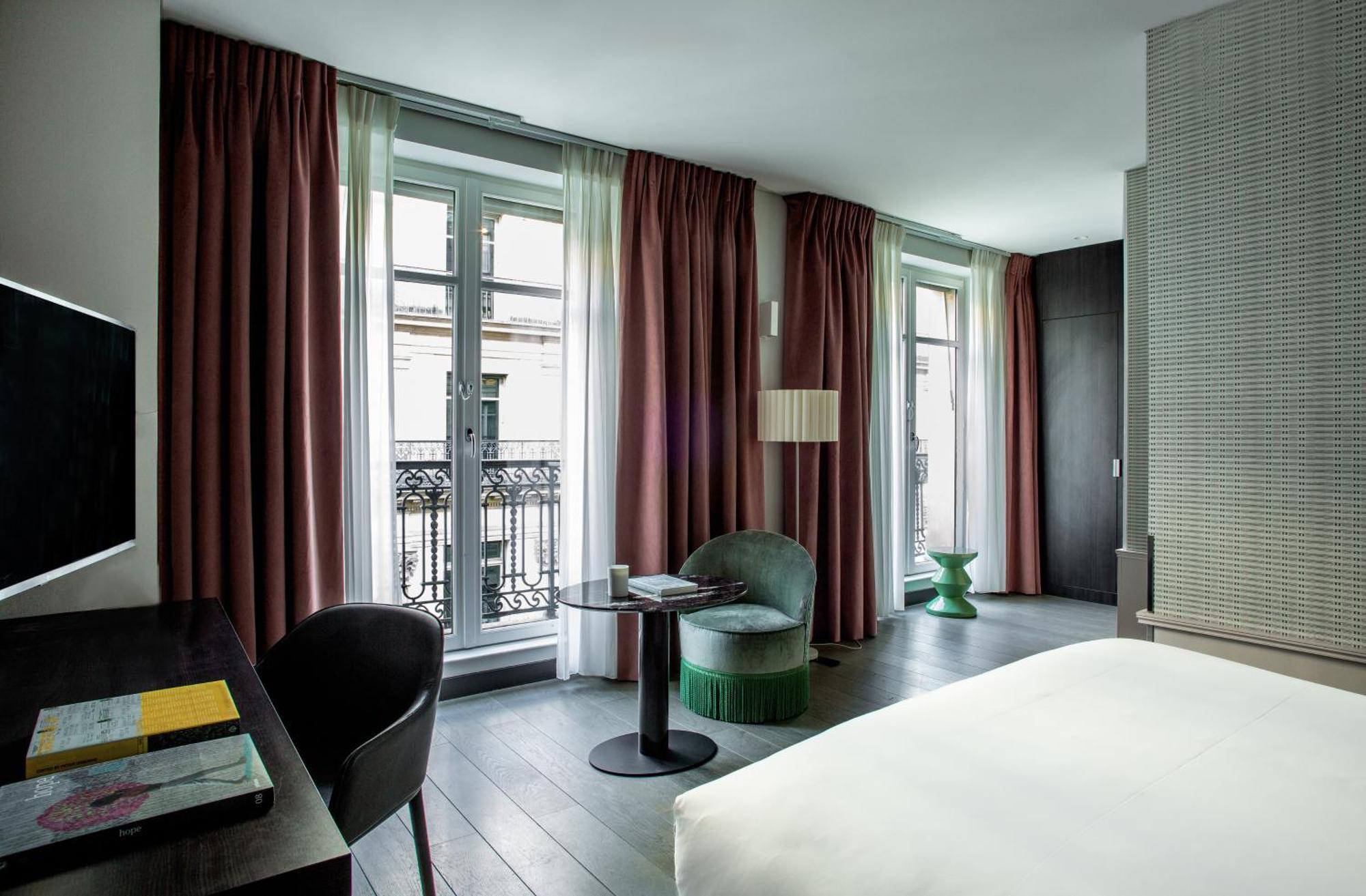 Standard Queen Room