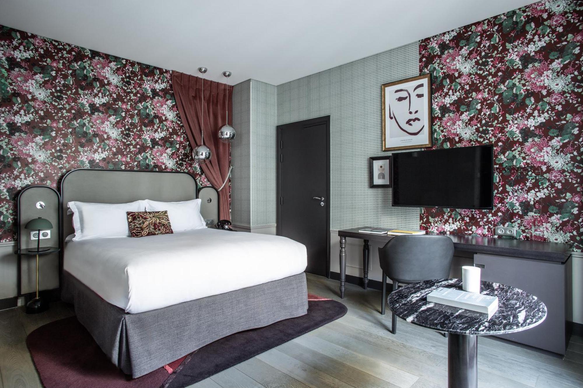 Standard Queen Room