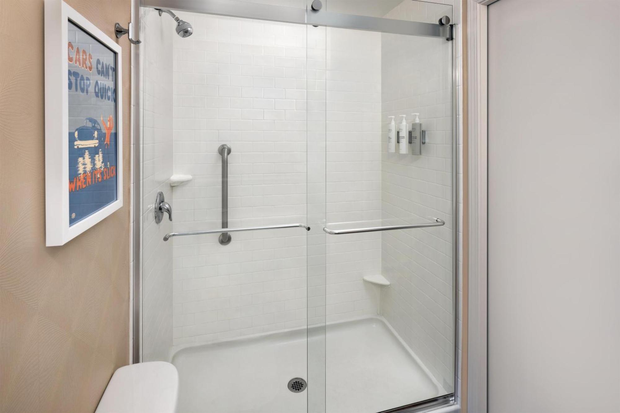 King River View Room Refrigerator