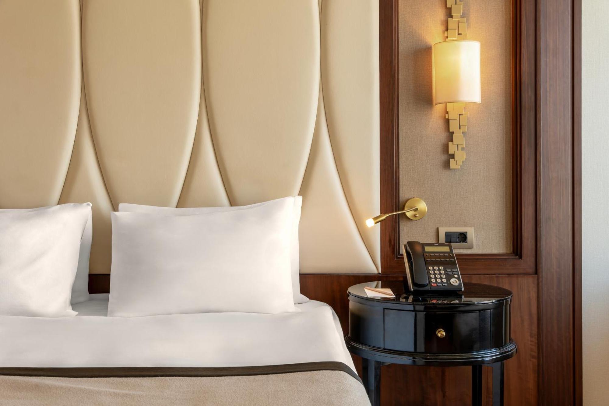 Superior Room Queen Size Bed