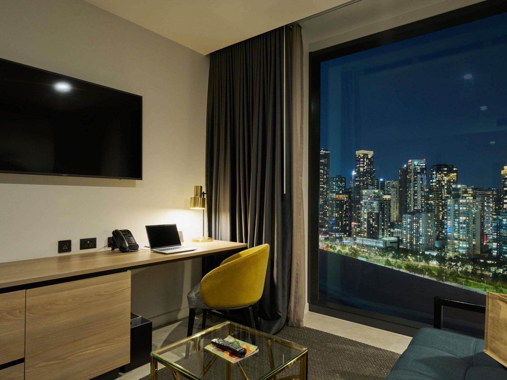 One-Bedroom King Suite City View