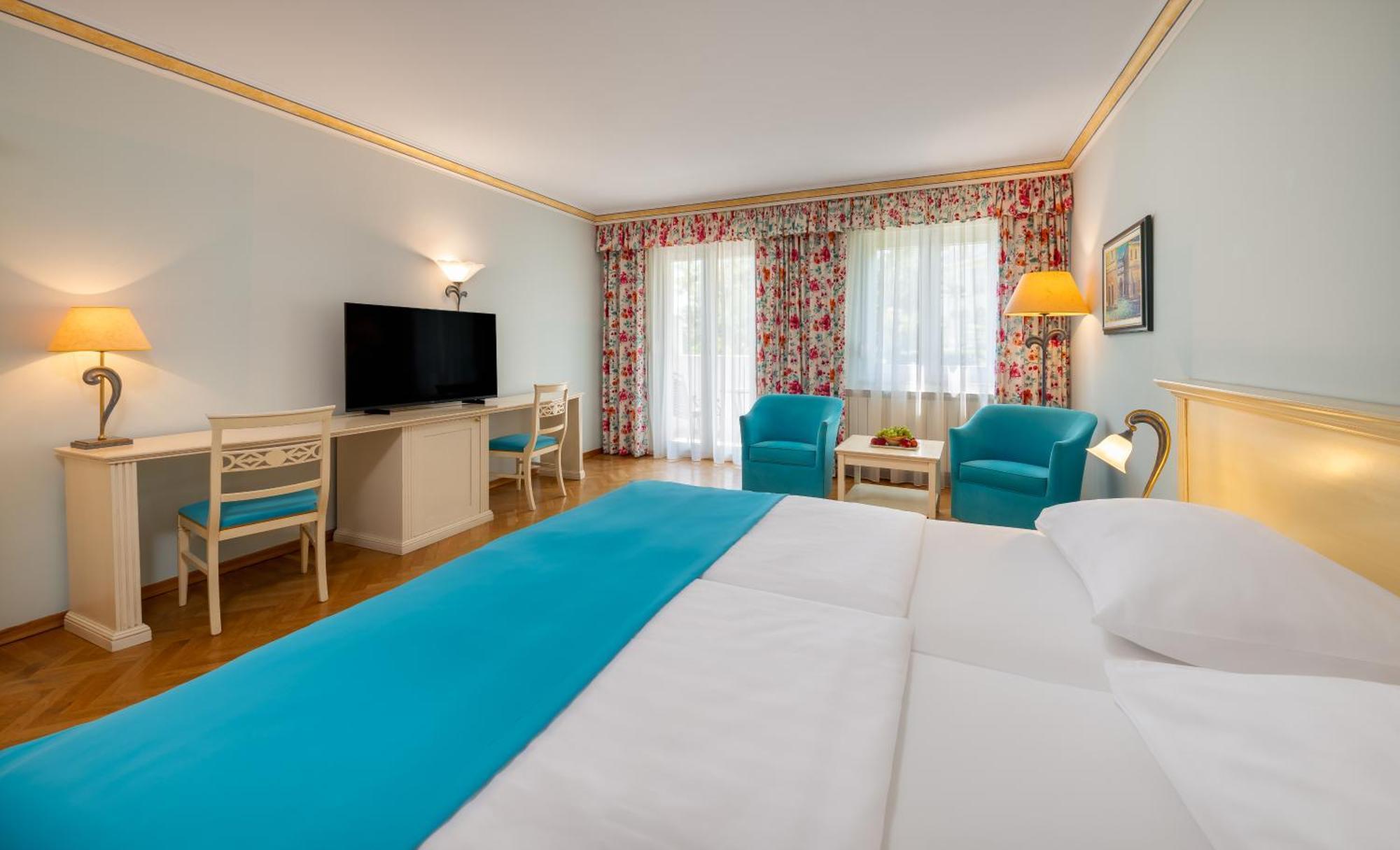 Superior Double Room partial sea view