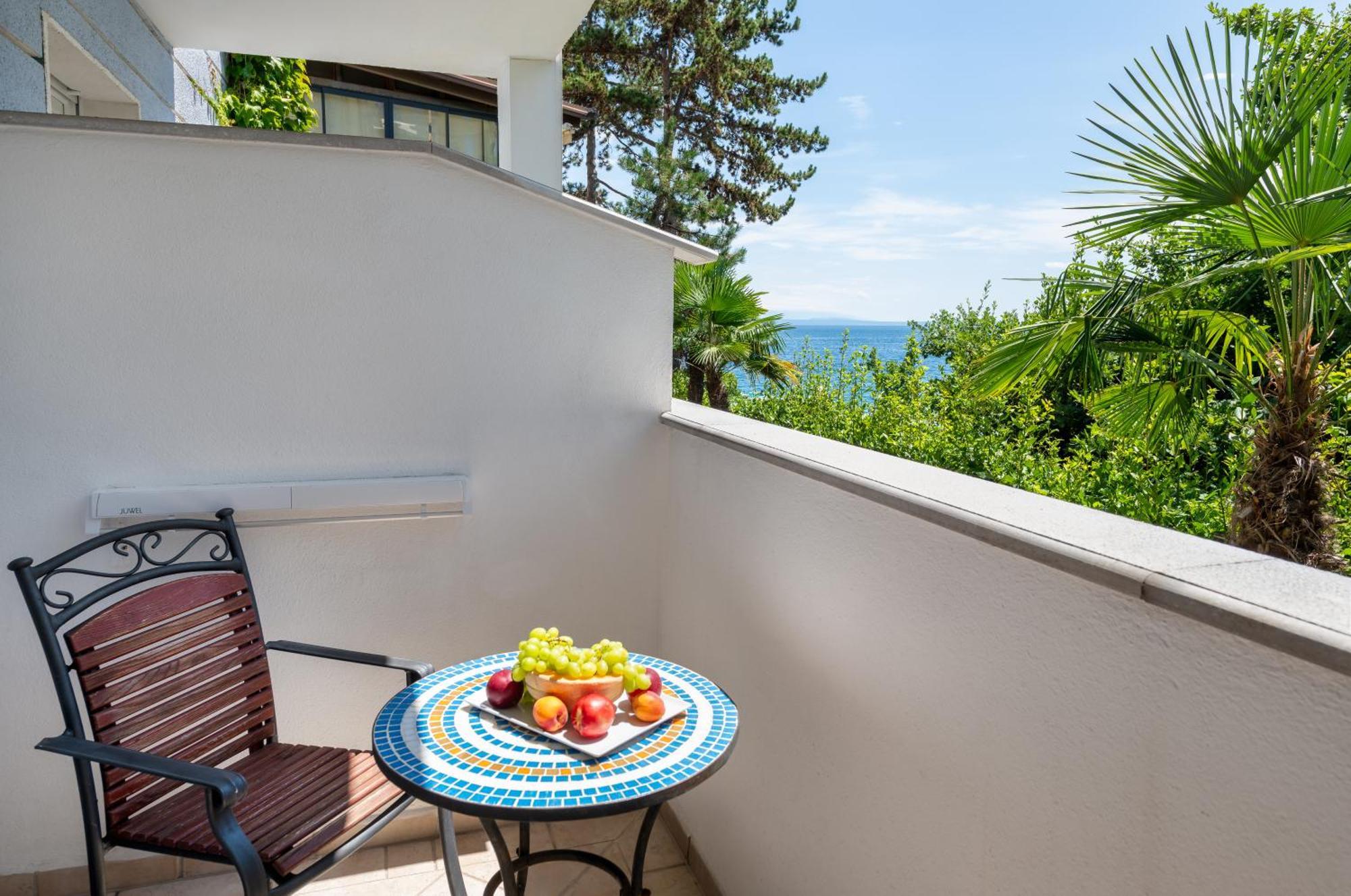 Superior Double Room partial sea view