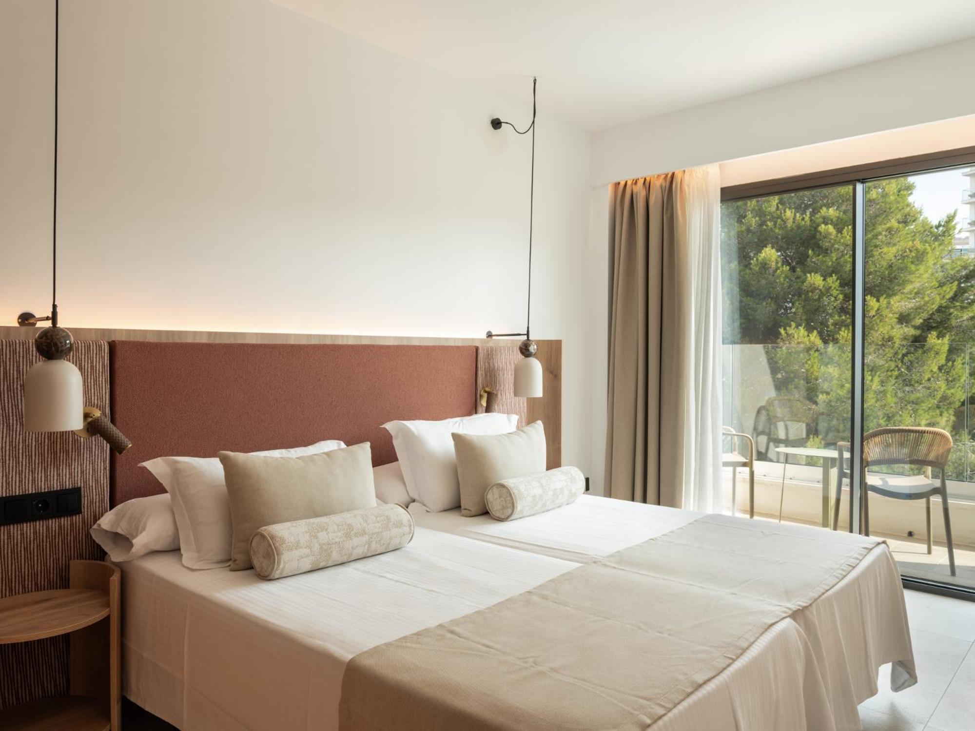 Habitación Doble con vistas a la piscina