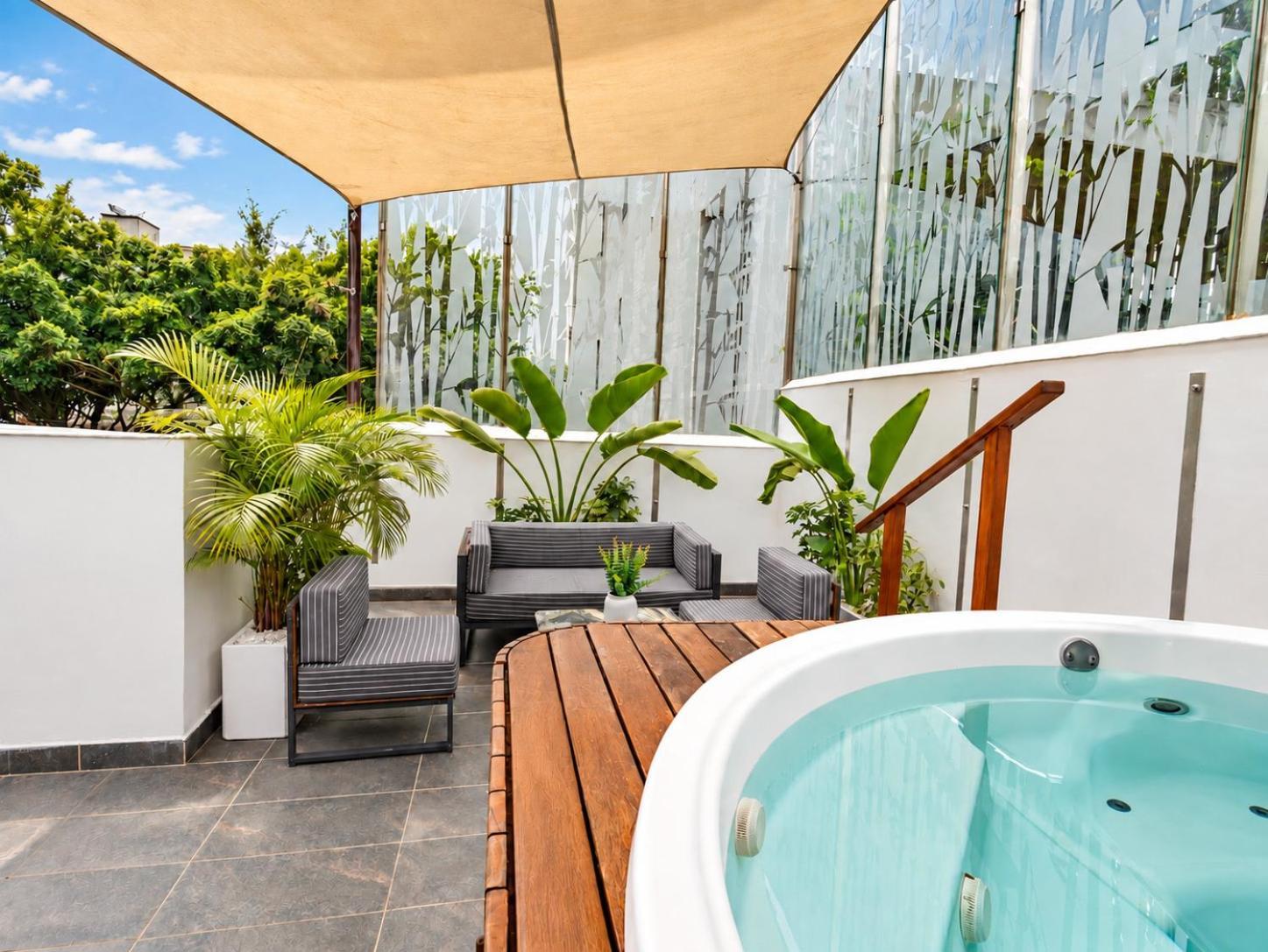 Two-Bedroom Apartment Terrace Hot Tub