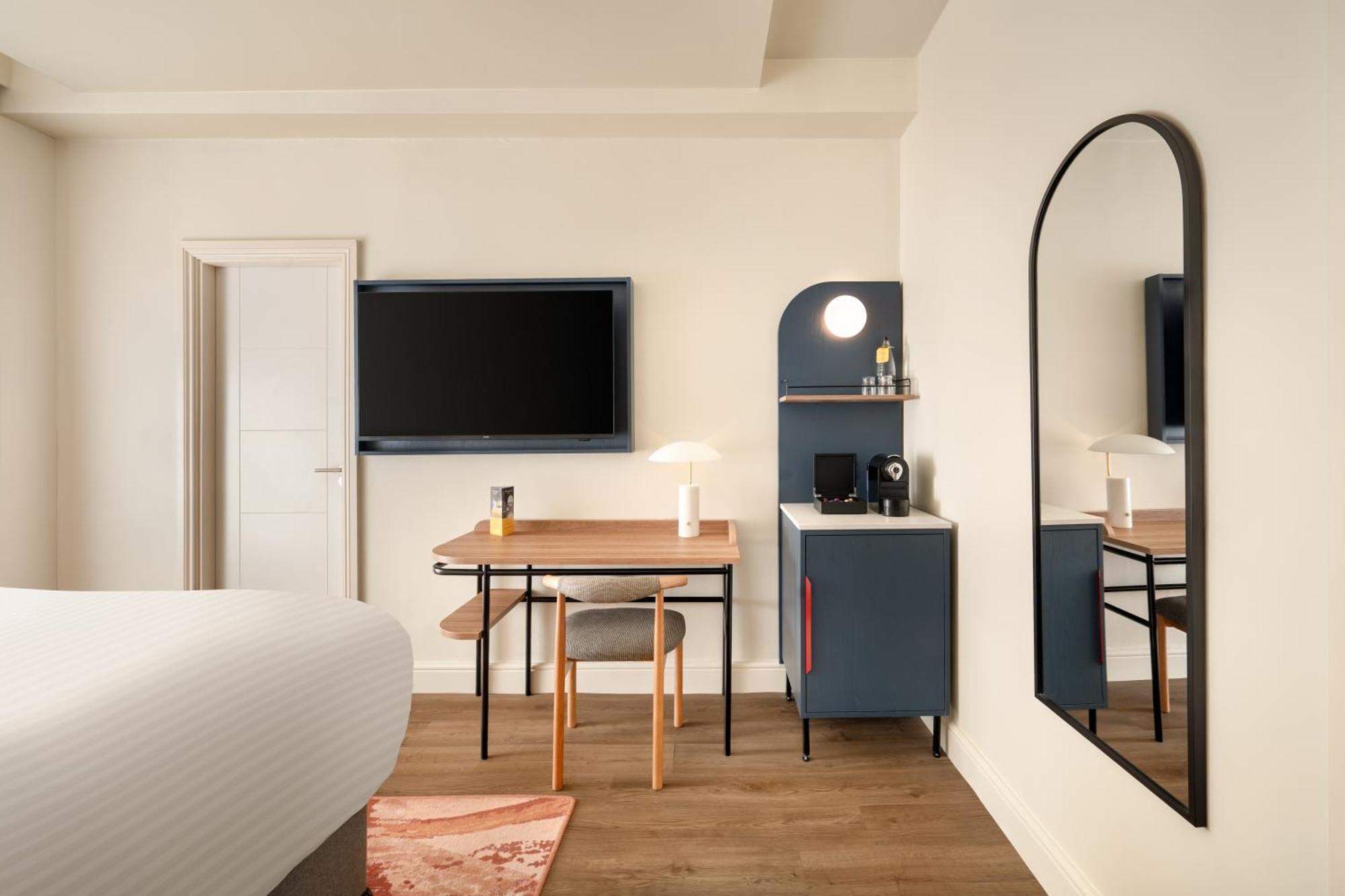 Standard Room Two Single Beds Accessible