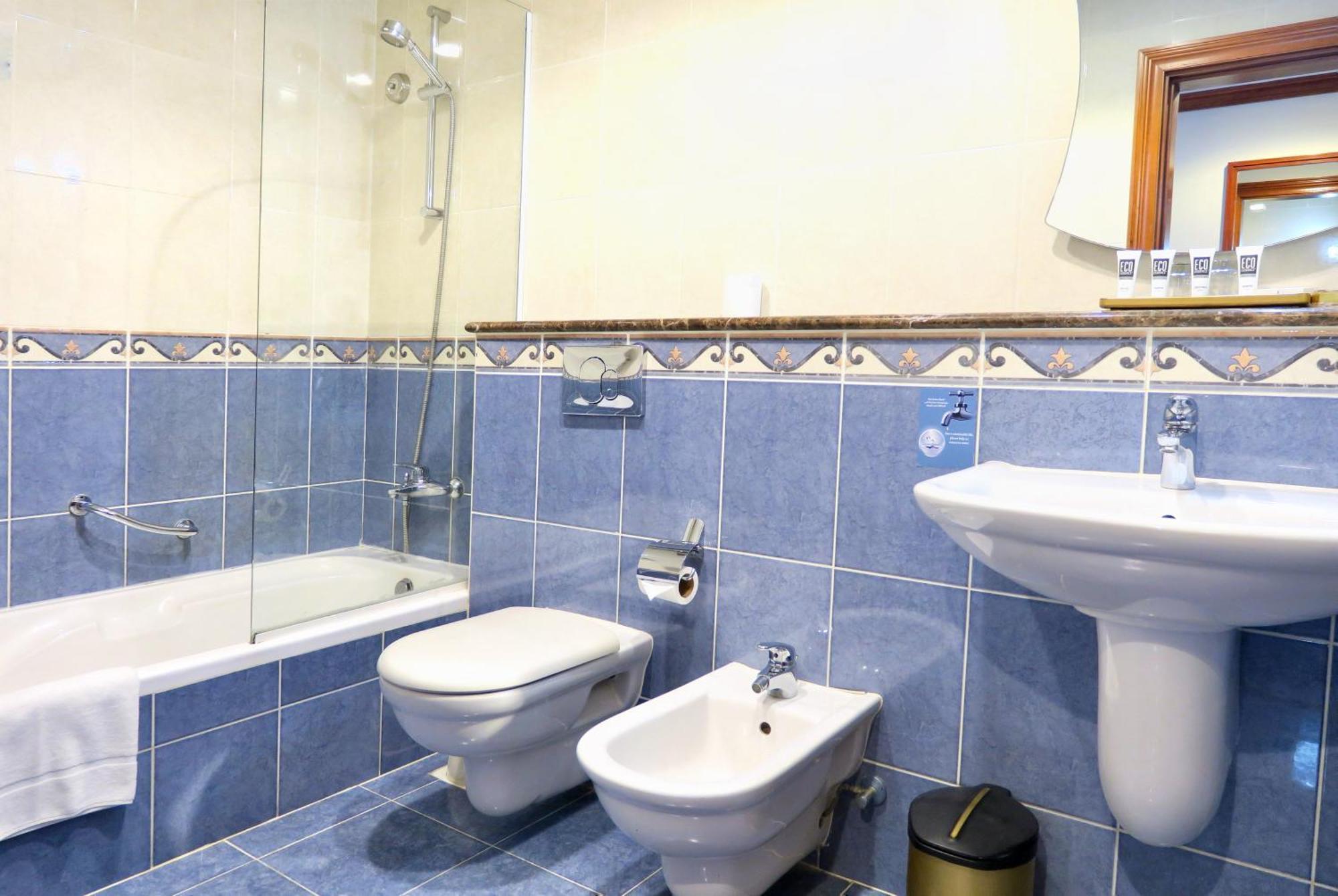 Standard Double Bed-Creek View Balcony Shuttle Bus To Al Mamzar Beach