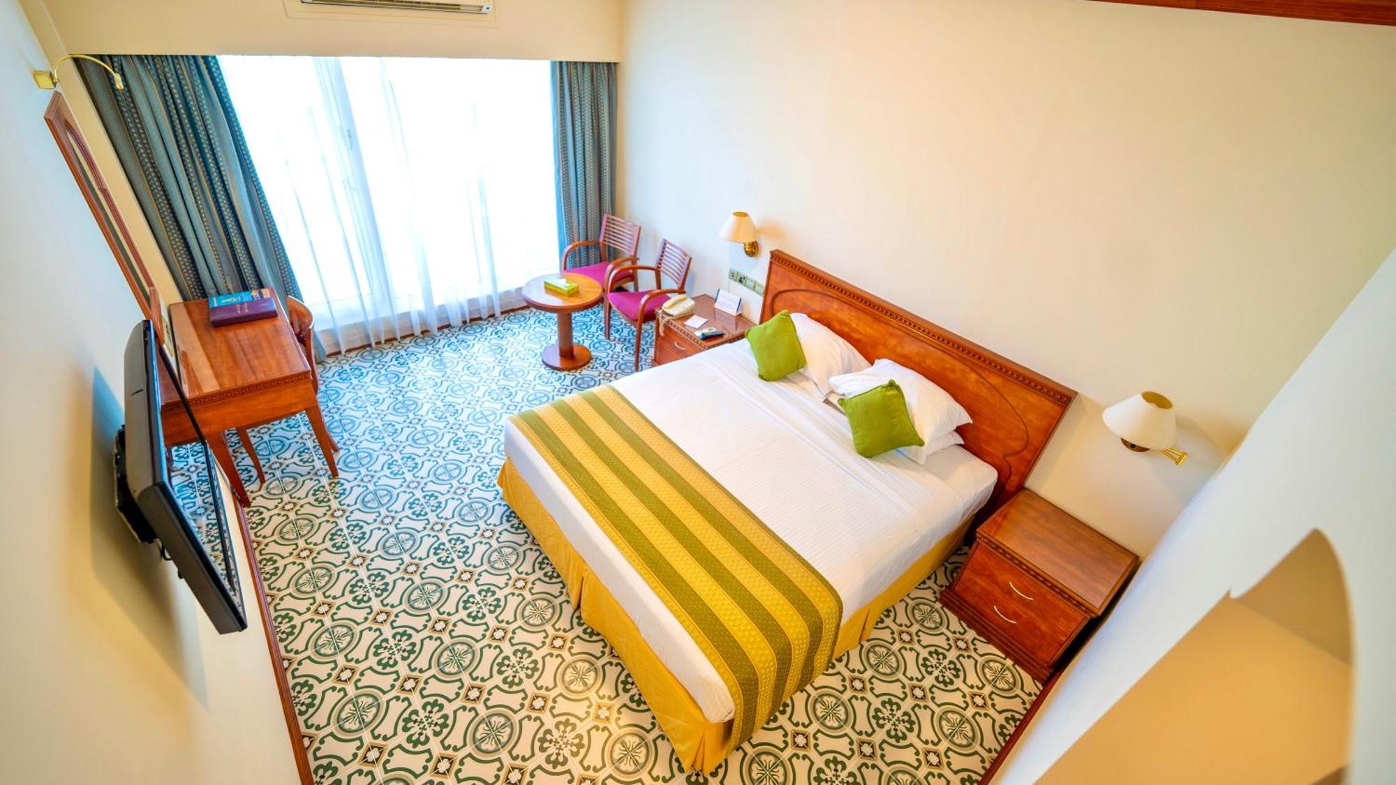 Standard Double Bed-Souk View Balcony Shuttle Bus To Al Mamzar Beach