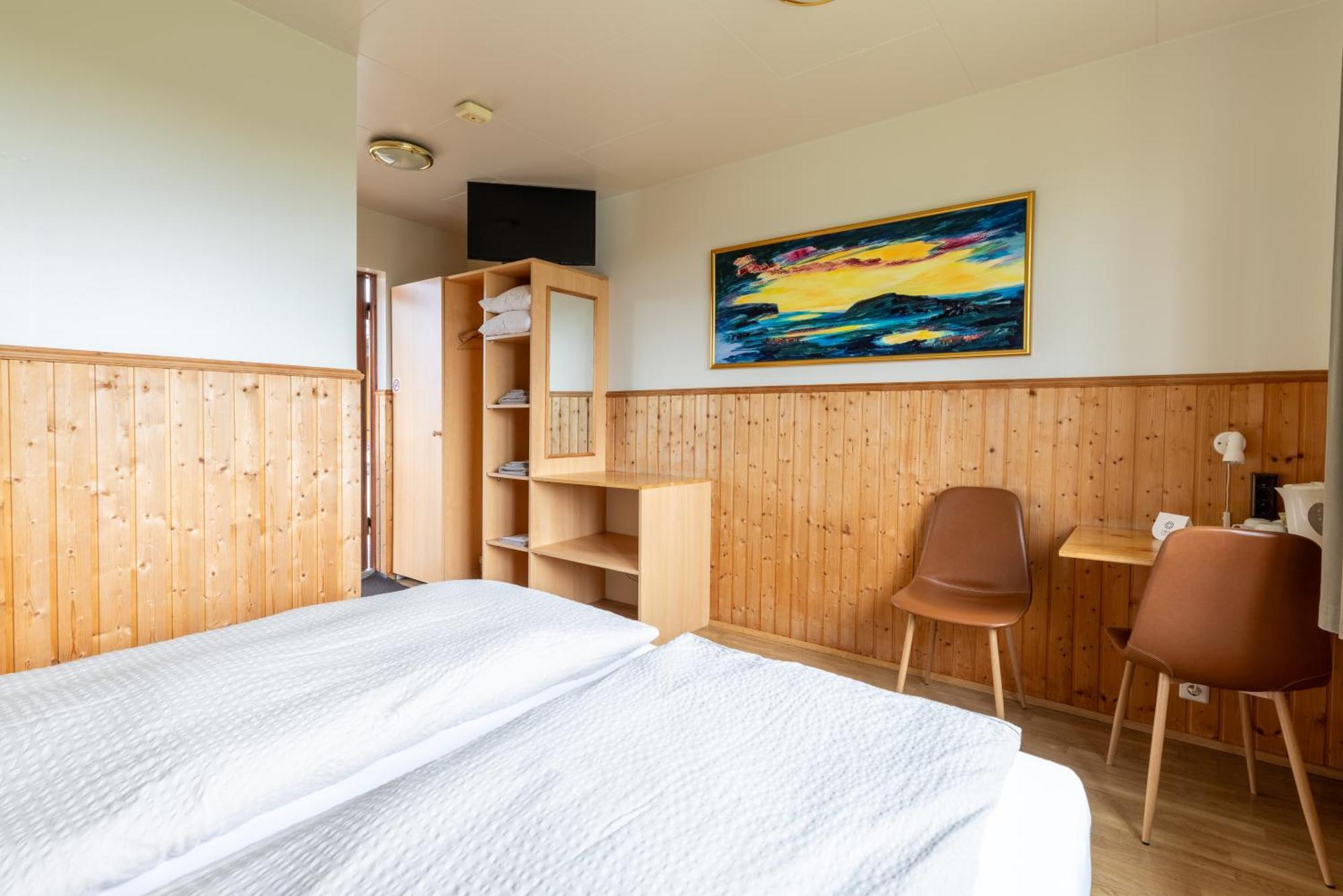 Double or Twin Room Private Bathroom