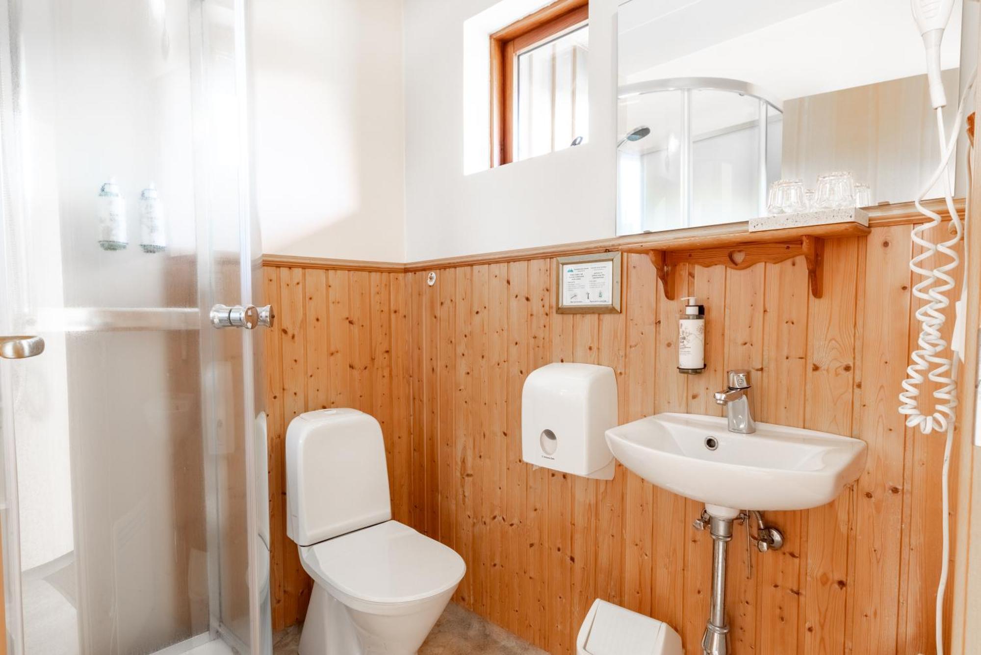 Double or Twin Room Private Bathroom