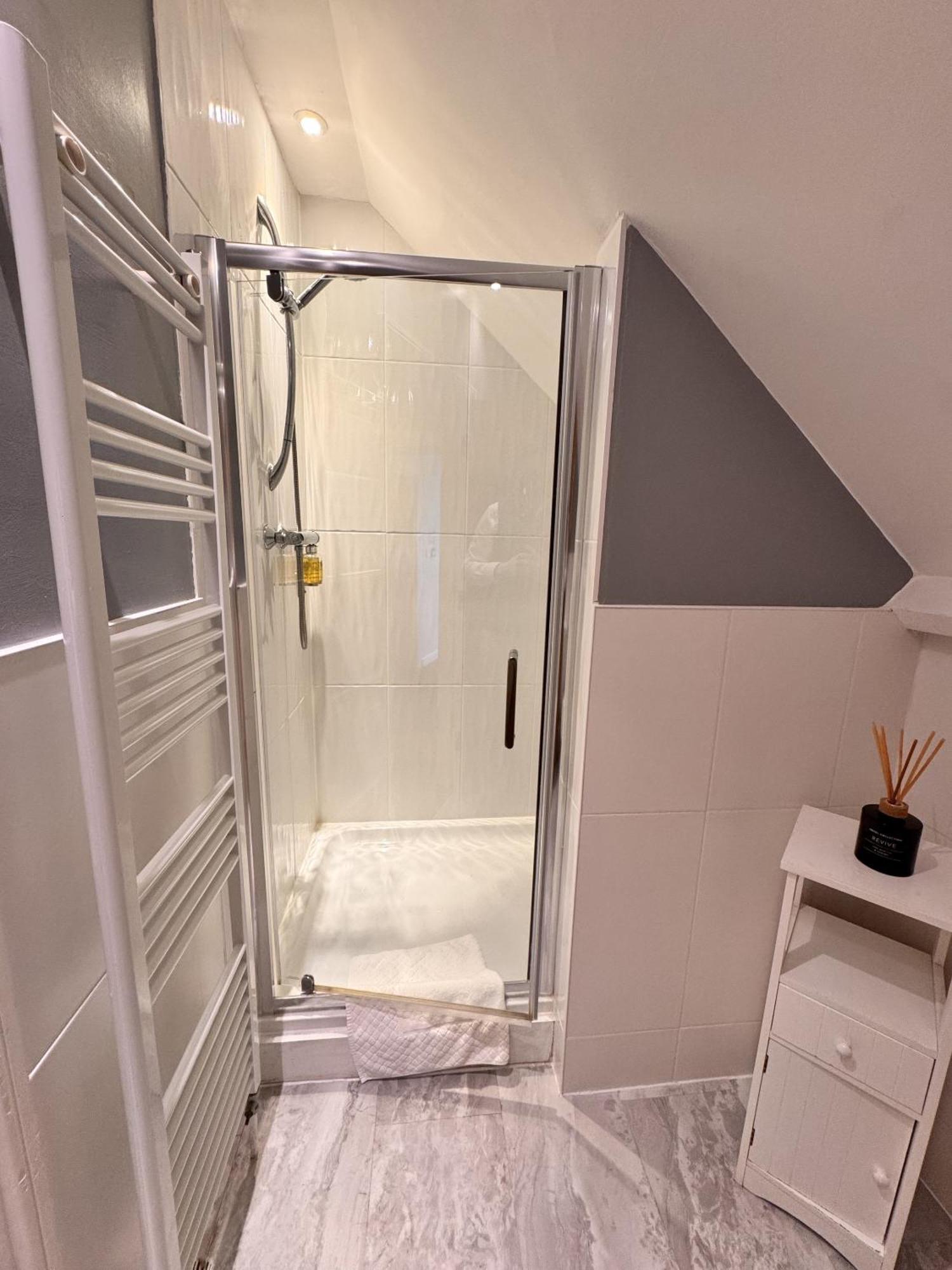 Double or Twin Room Private External Bathroom