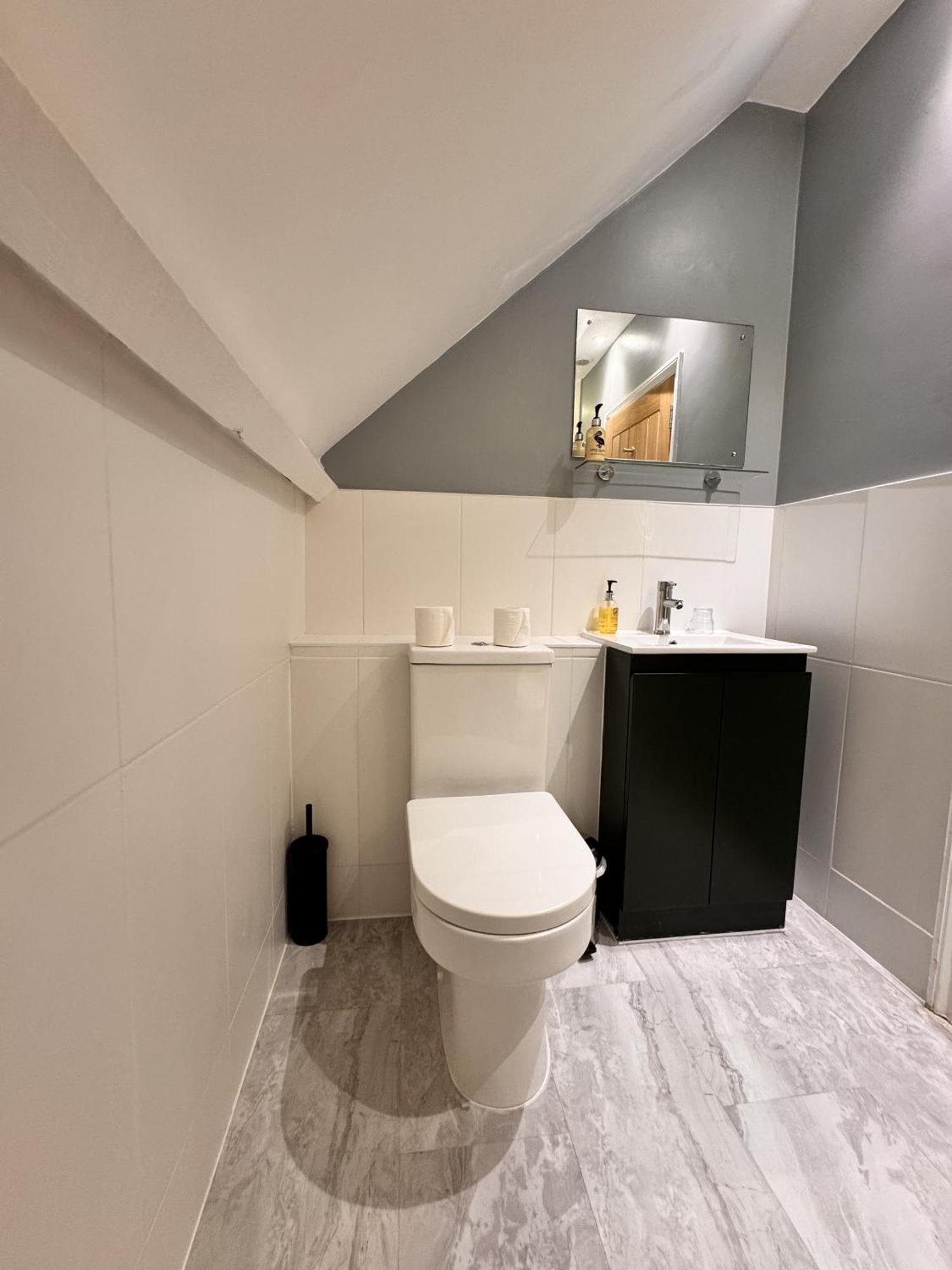 Double or Twin Room Private External Bathroom
