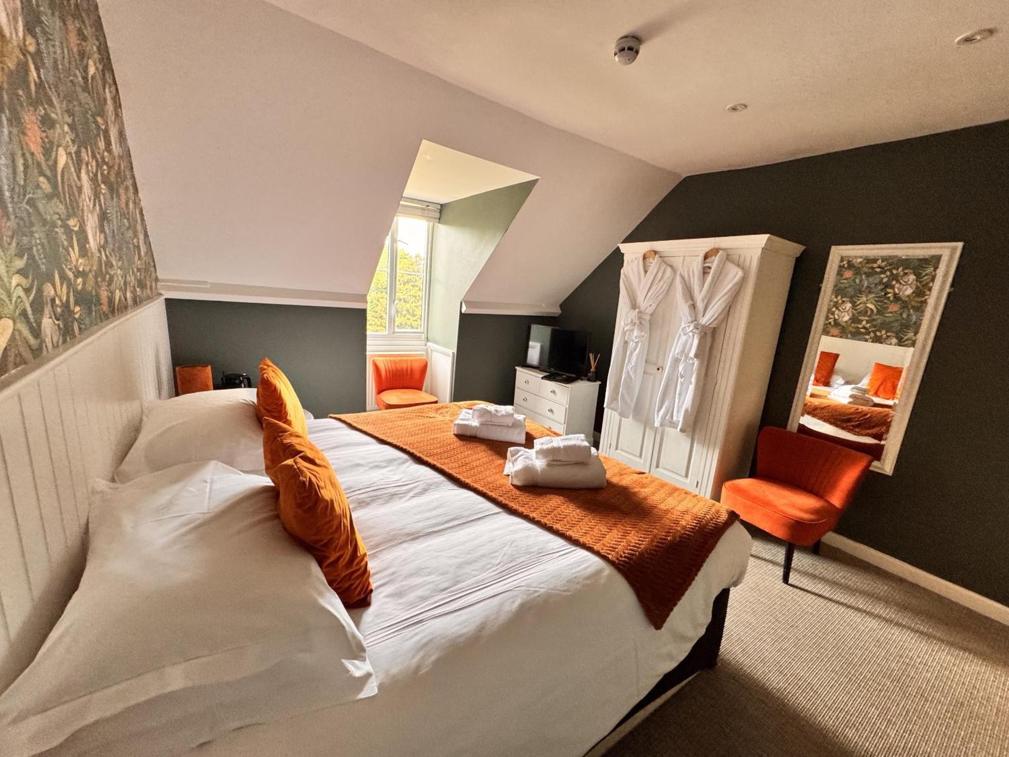 Double or Twin Room Private External Bathroom