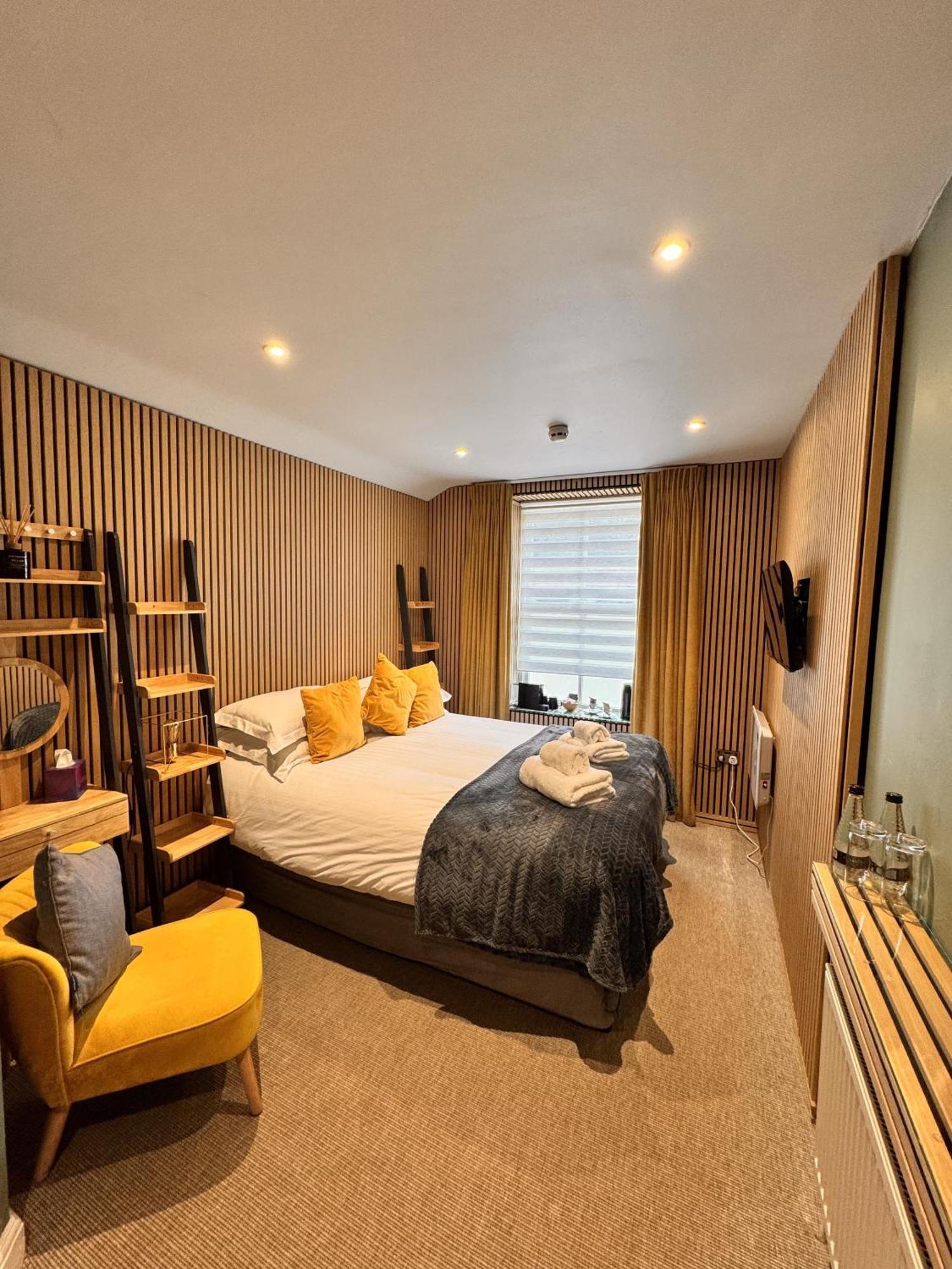 Double Room Private Bathroom