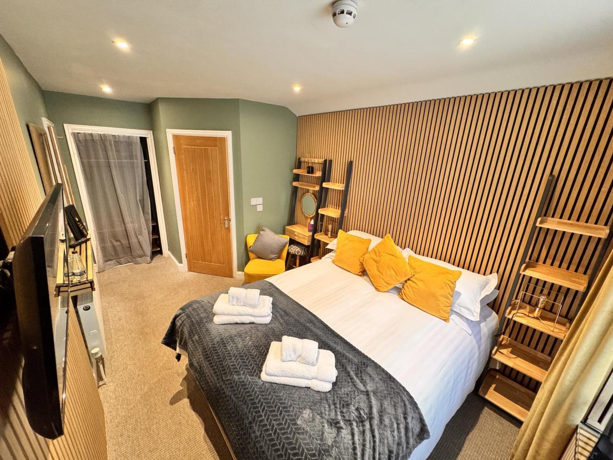 Double Room Private Bathroom