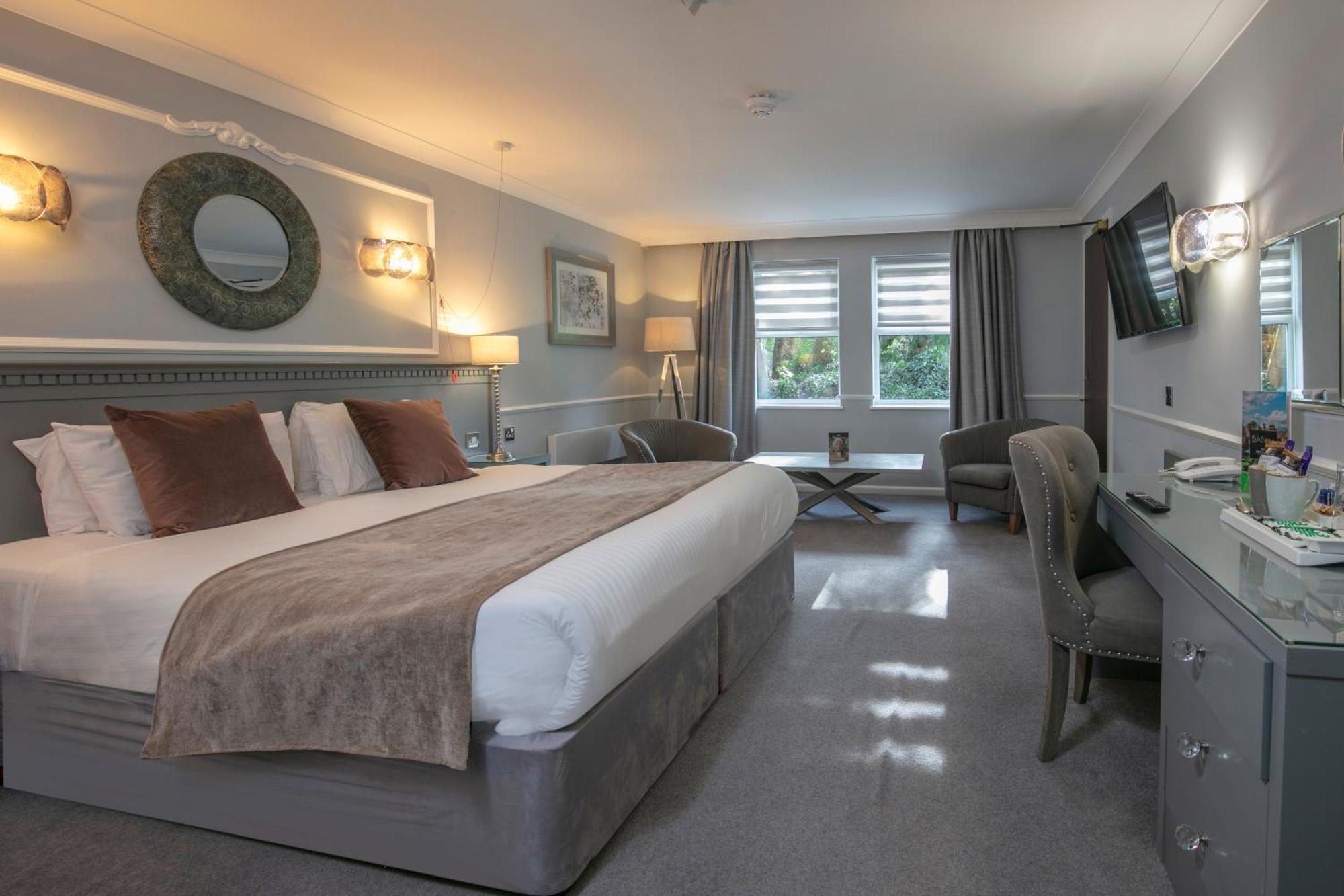 Superior Double Room with Roll-In Shower - Mobility Accessible/Non-Smoking