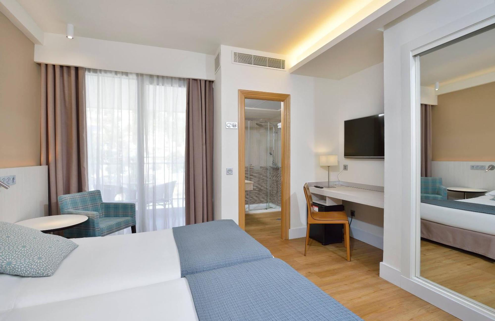 Tweepersoonskamer met 1 tweepersoonsbed of 2 aparte bedden - Begane grond