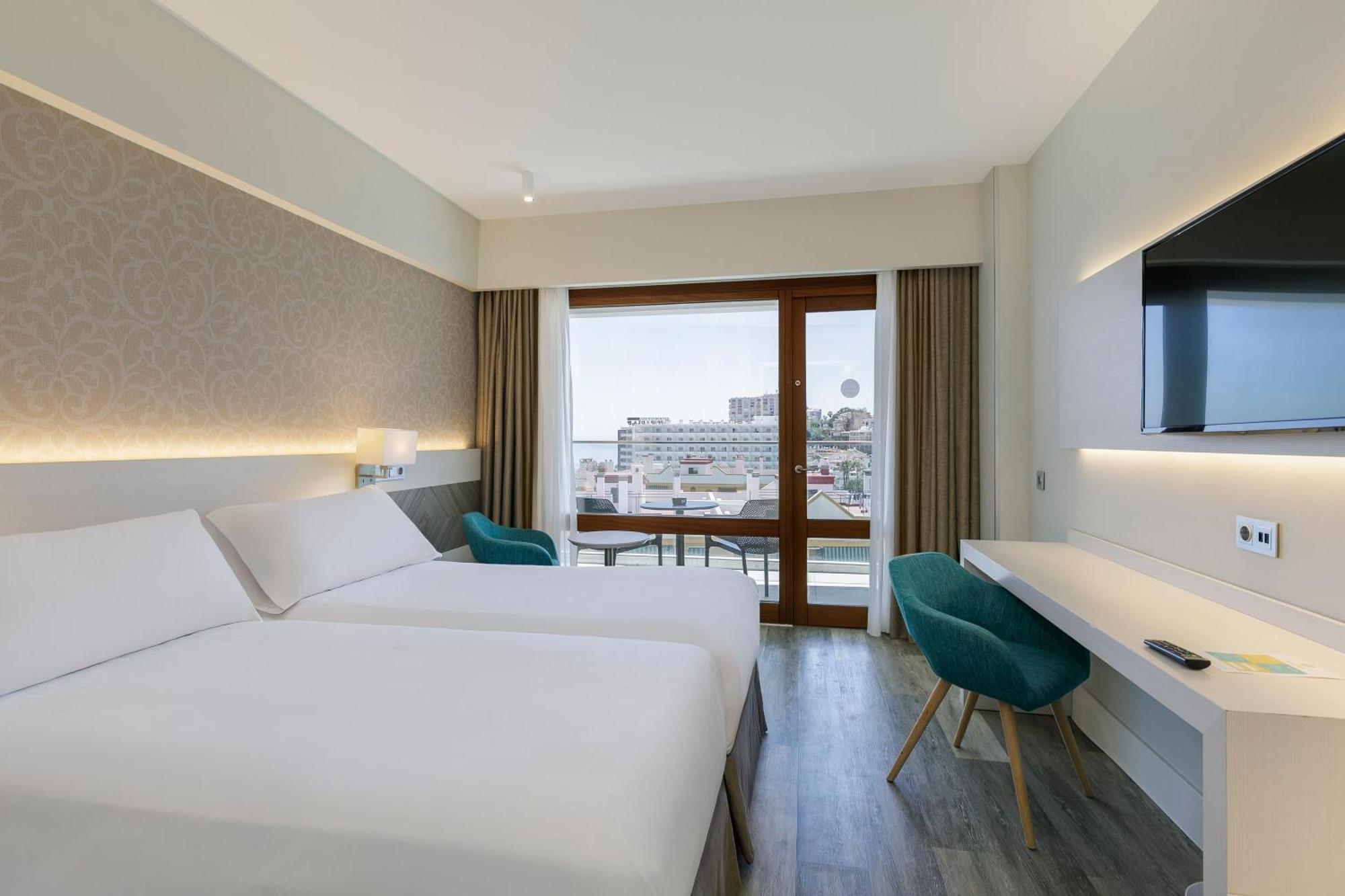 Zimmer Sol mit seitlichem Meerblick