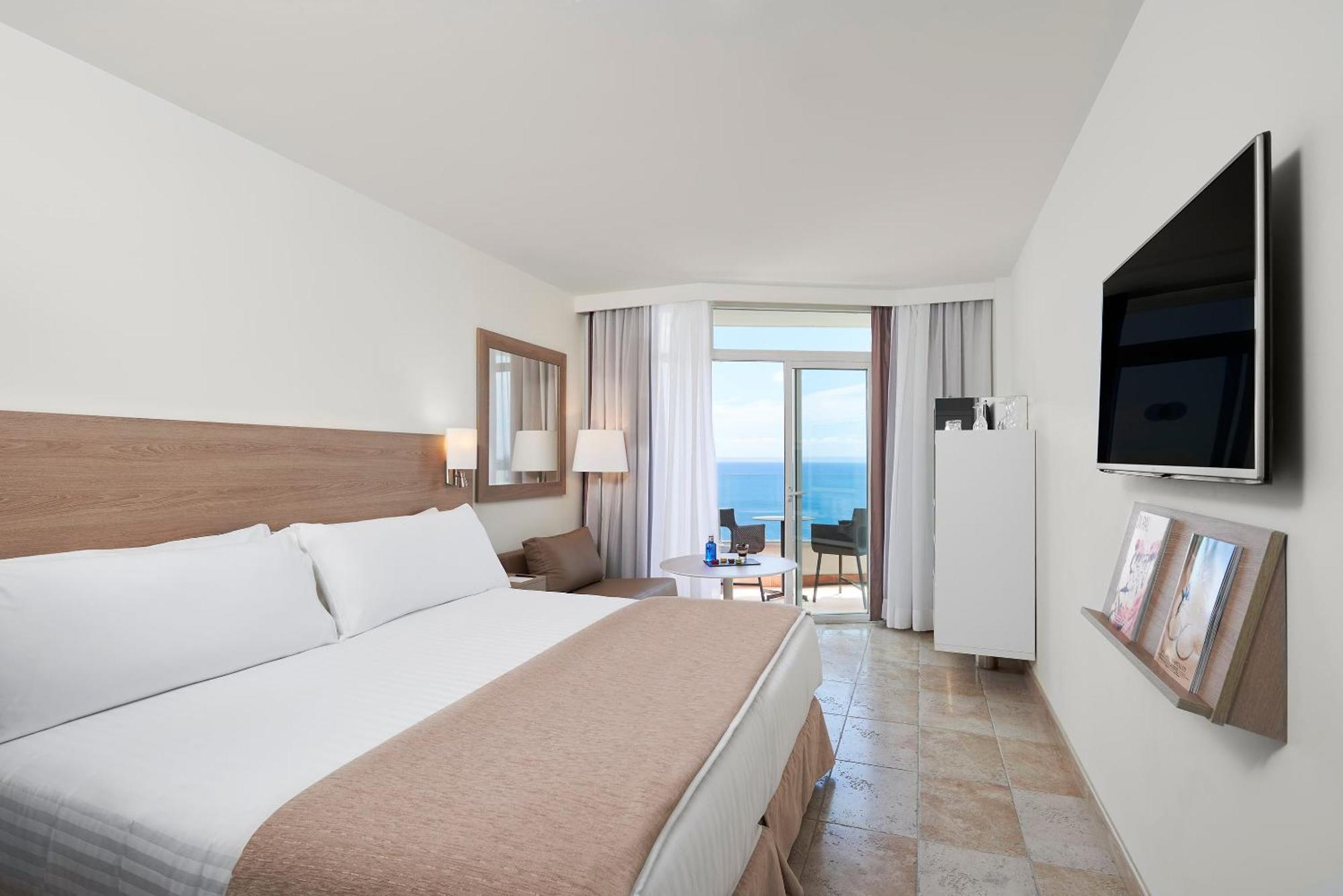 Zimmer Melia mit seitlichem Meerblick