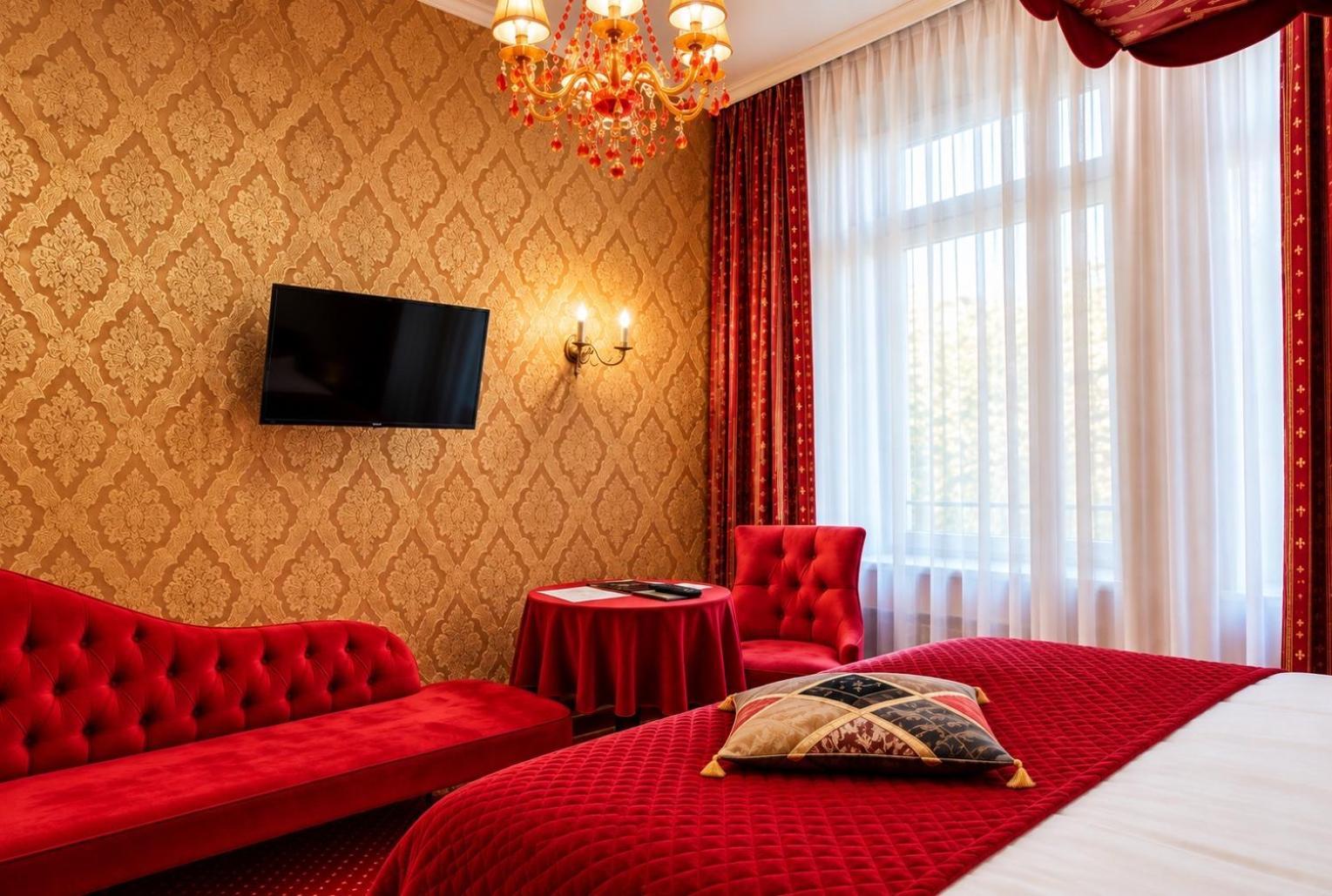 Honeymoon Room