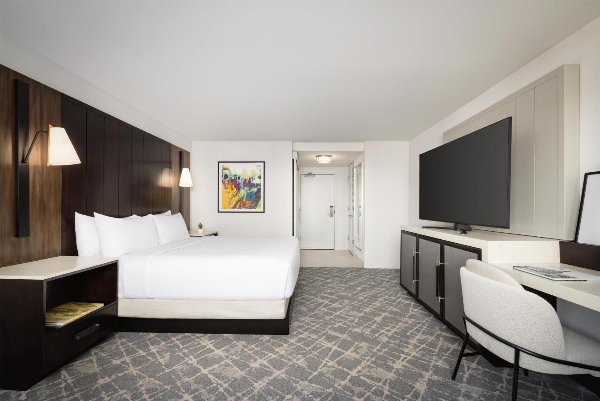 King Room Tub Mobility Hearing Access