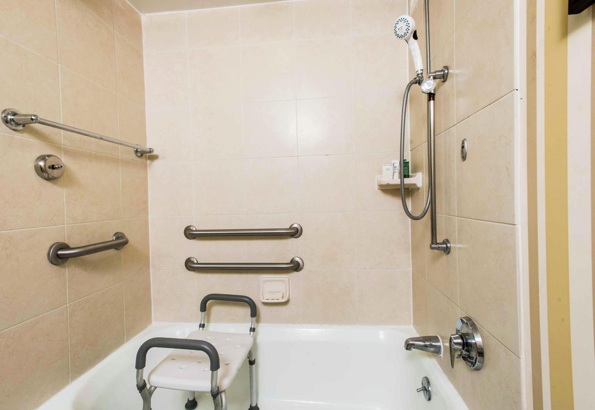 Queen Room Two Queen Beds City View Disability Access