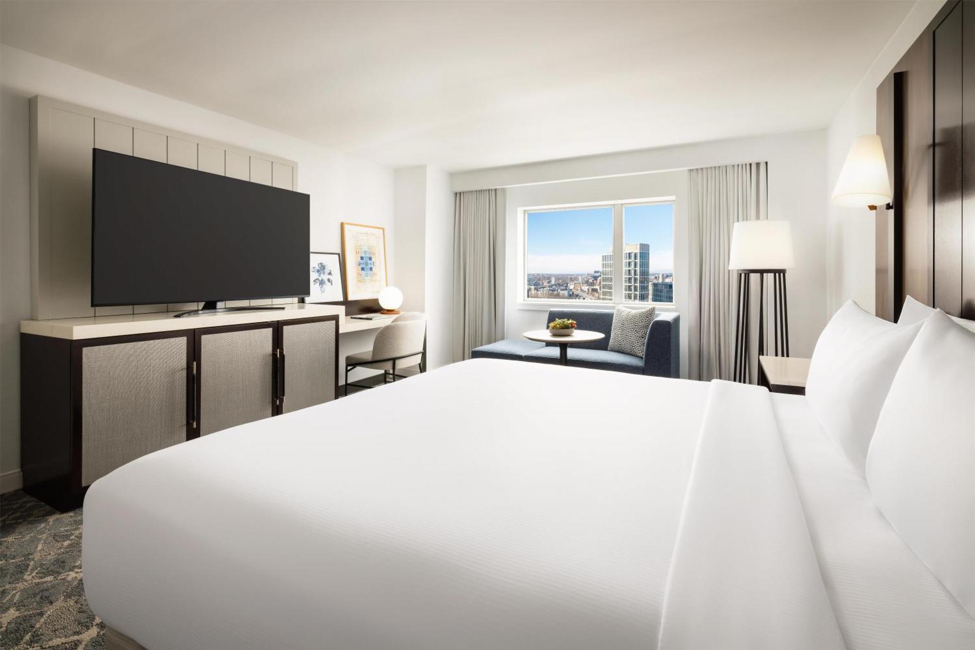 King Room Tub Mobility Hearing Access