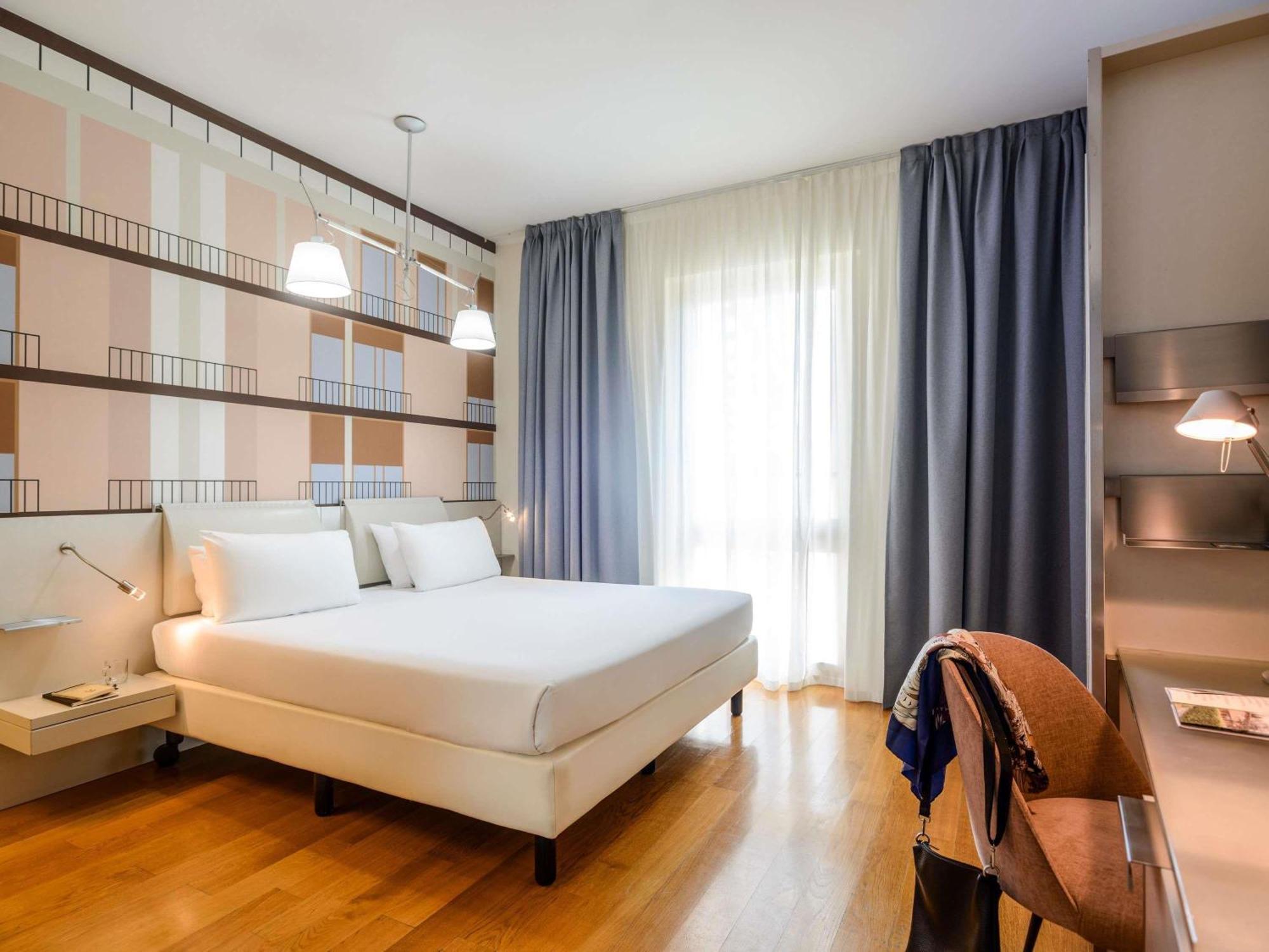 Superior Double Room King Bed