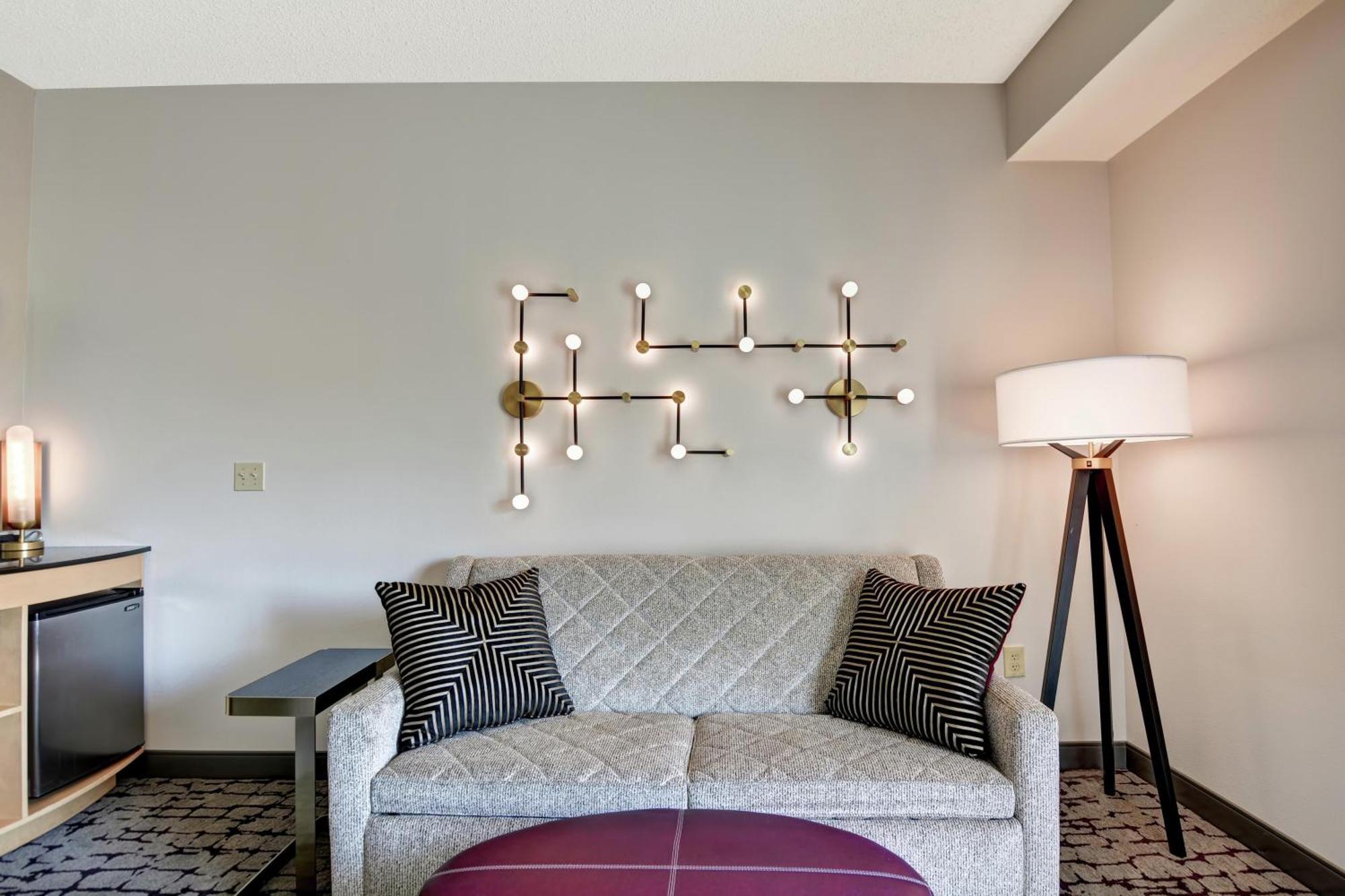One-Bedroom Queen Suite Sofa Bed Non-Smoking