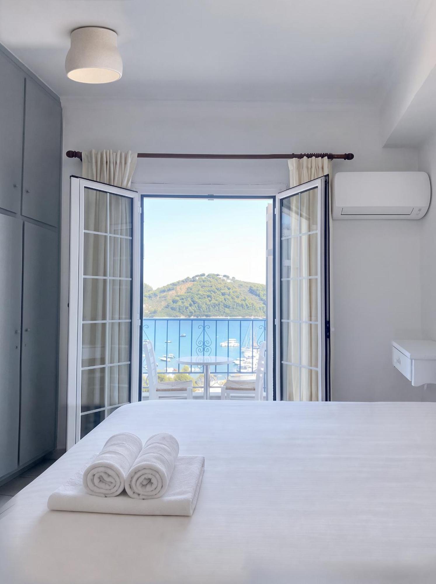 Double or Twin Room Sea View