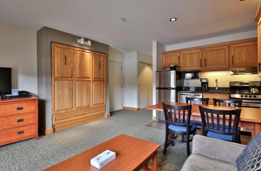 Queen Studio
