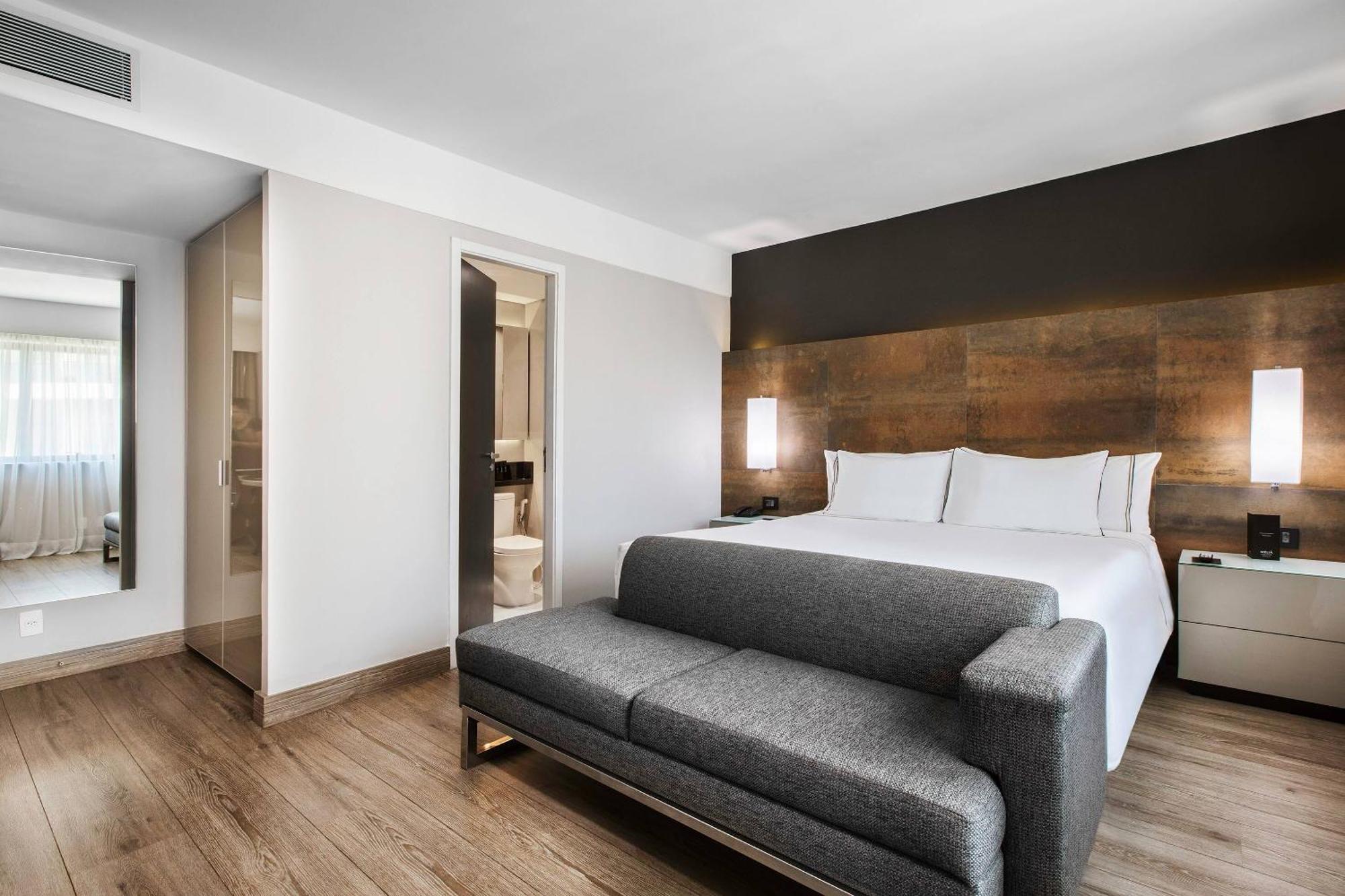 Deluxe Room Queen