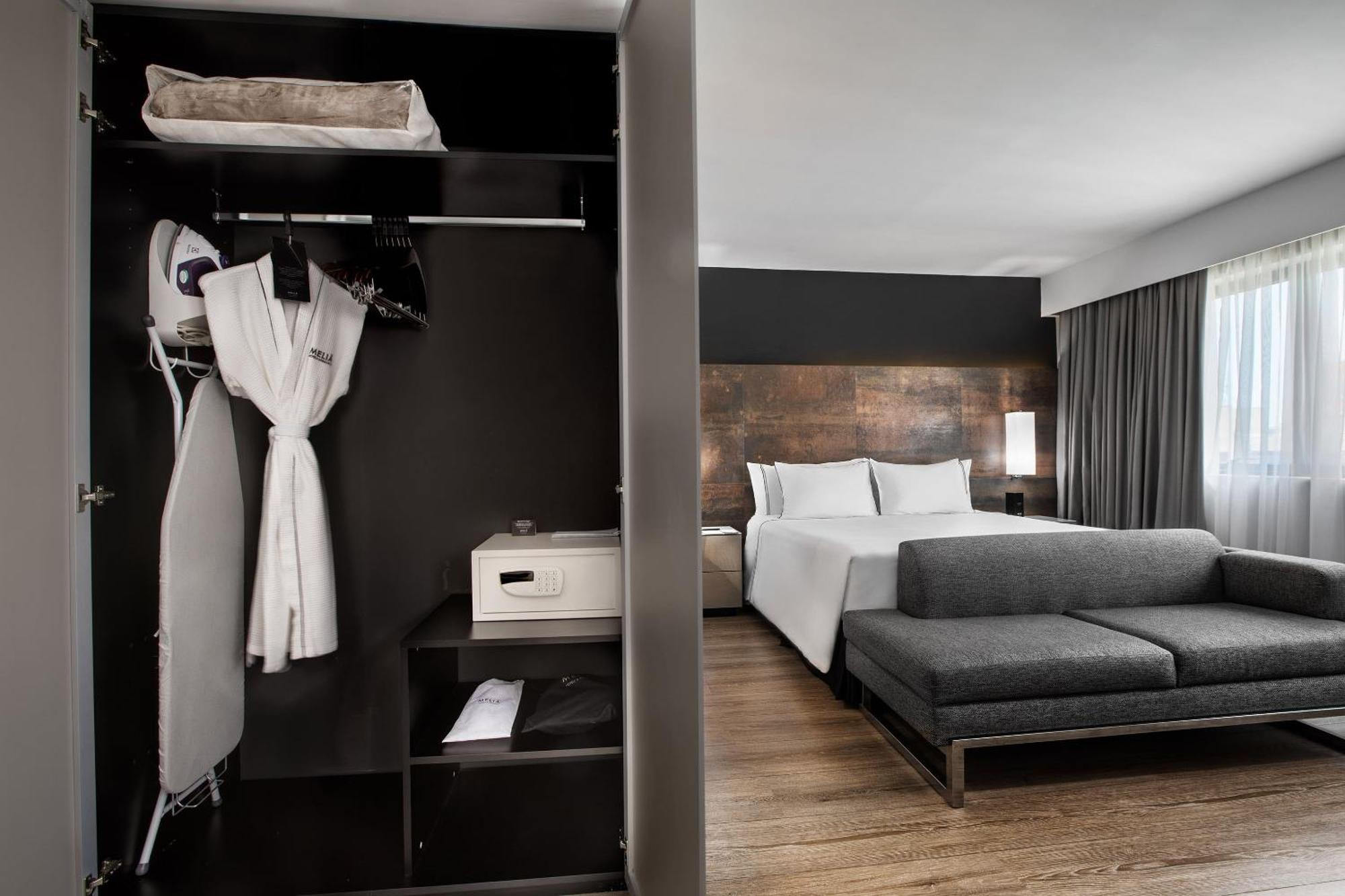 Deluxe Room Queen