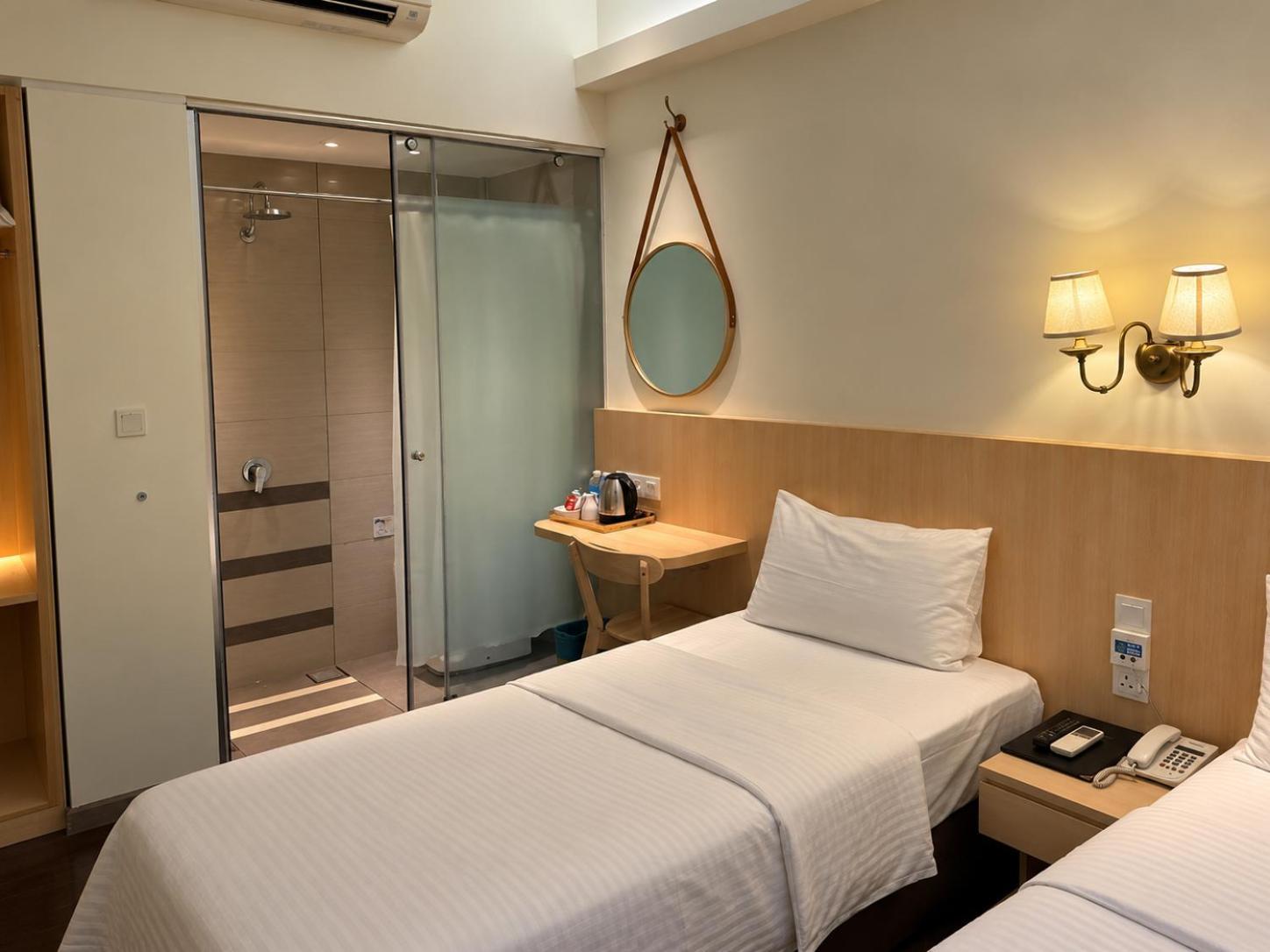 Standard Twin Room no window