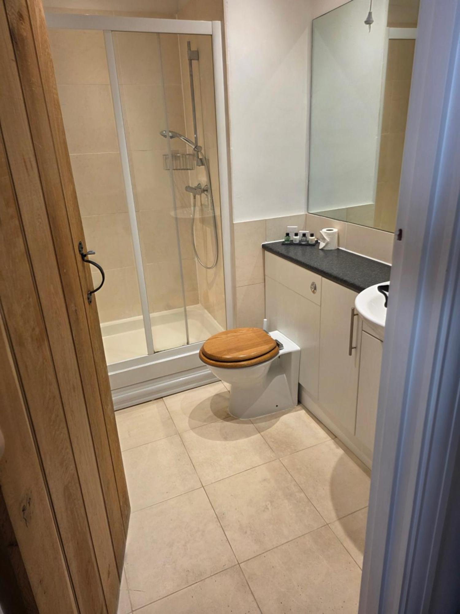 Double or Twin Room Private Bathroom