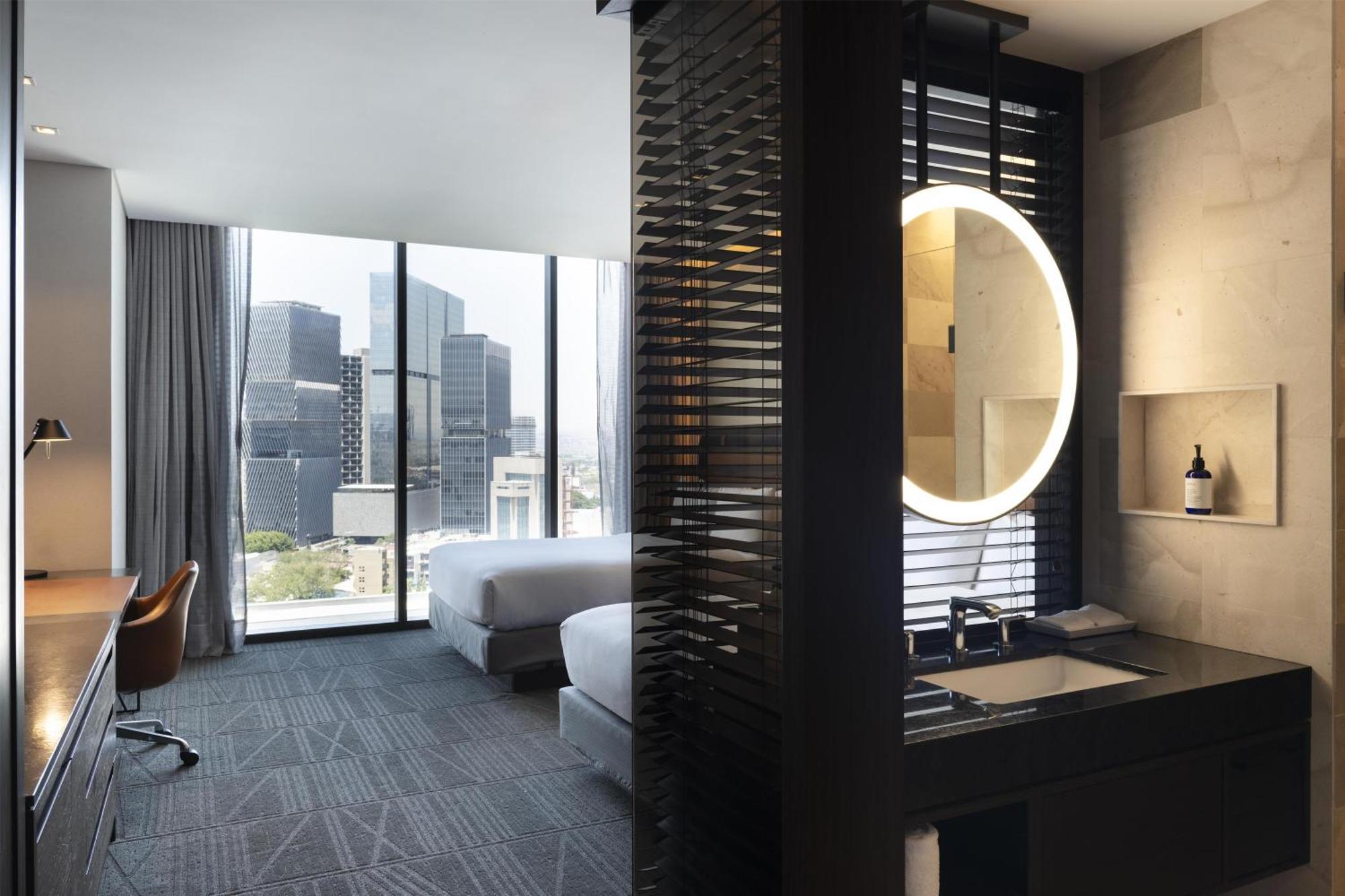 Queen Room Two Queen Beds City View