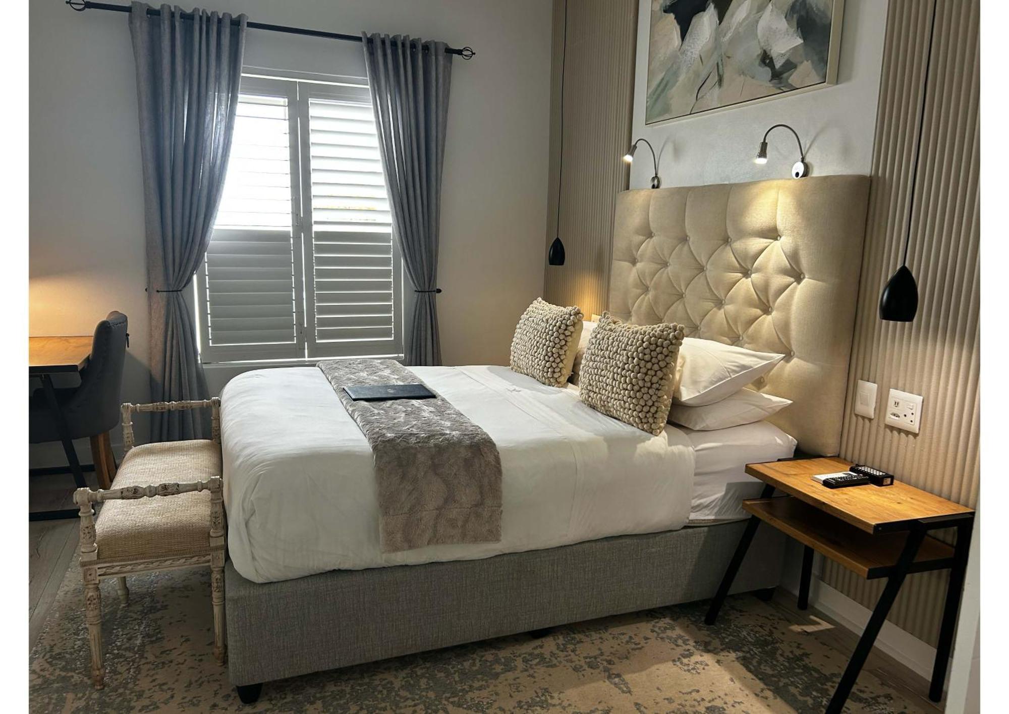 Superior Queen Room 2