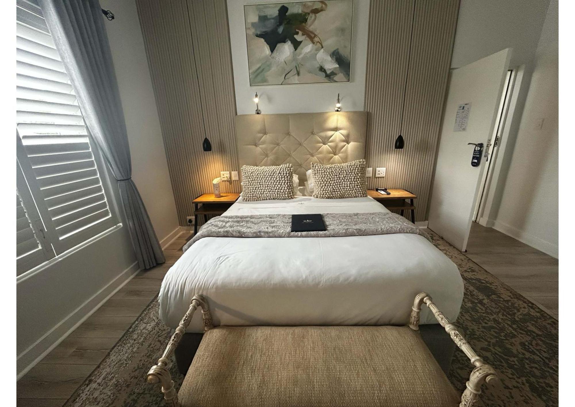 Superior Queen Room 2