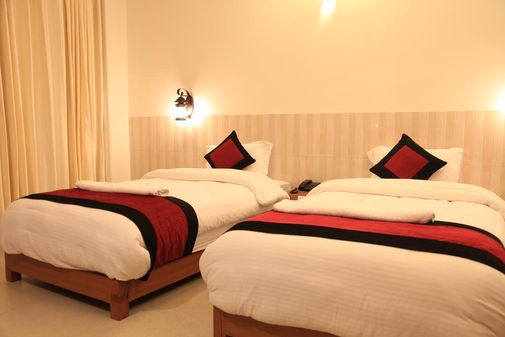Deluxe Room Mountain or City View