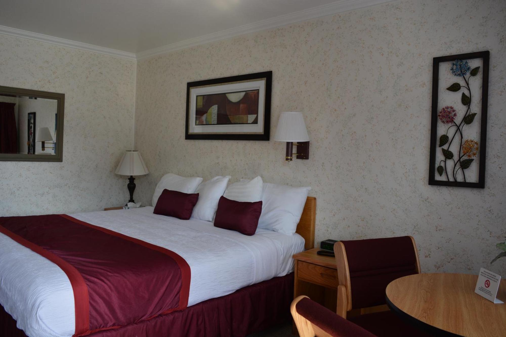 Standard Queen Room