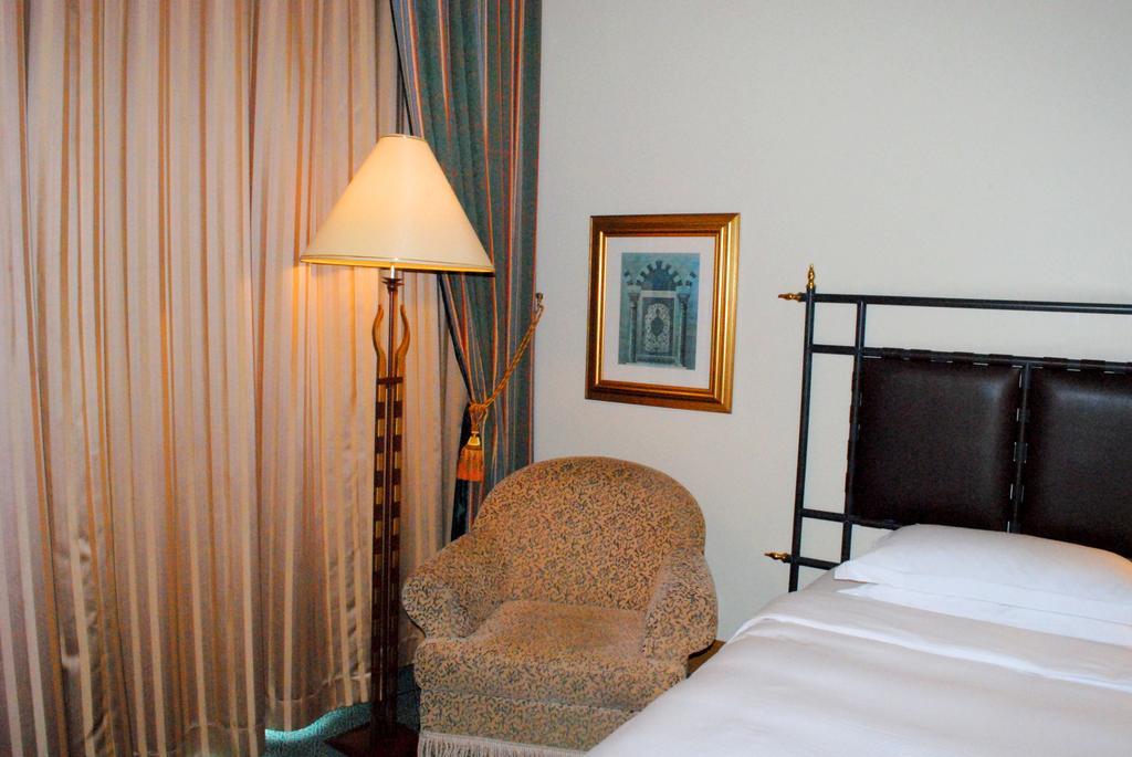 Kamer met Kingsize Bed